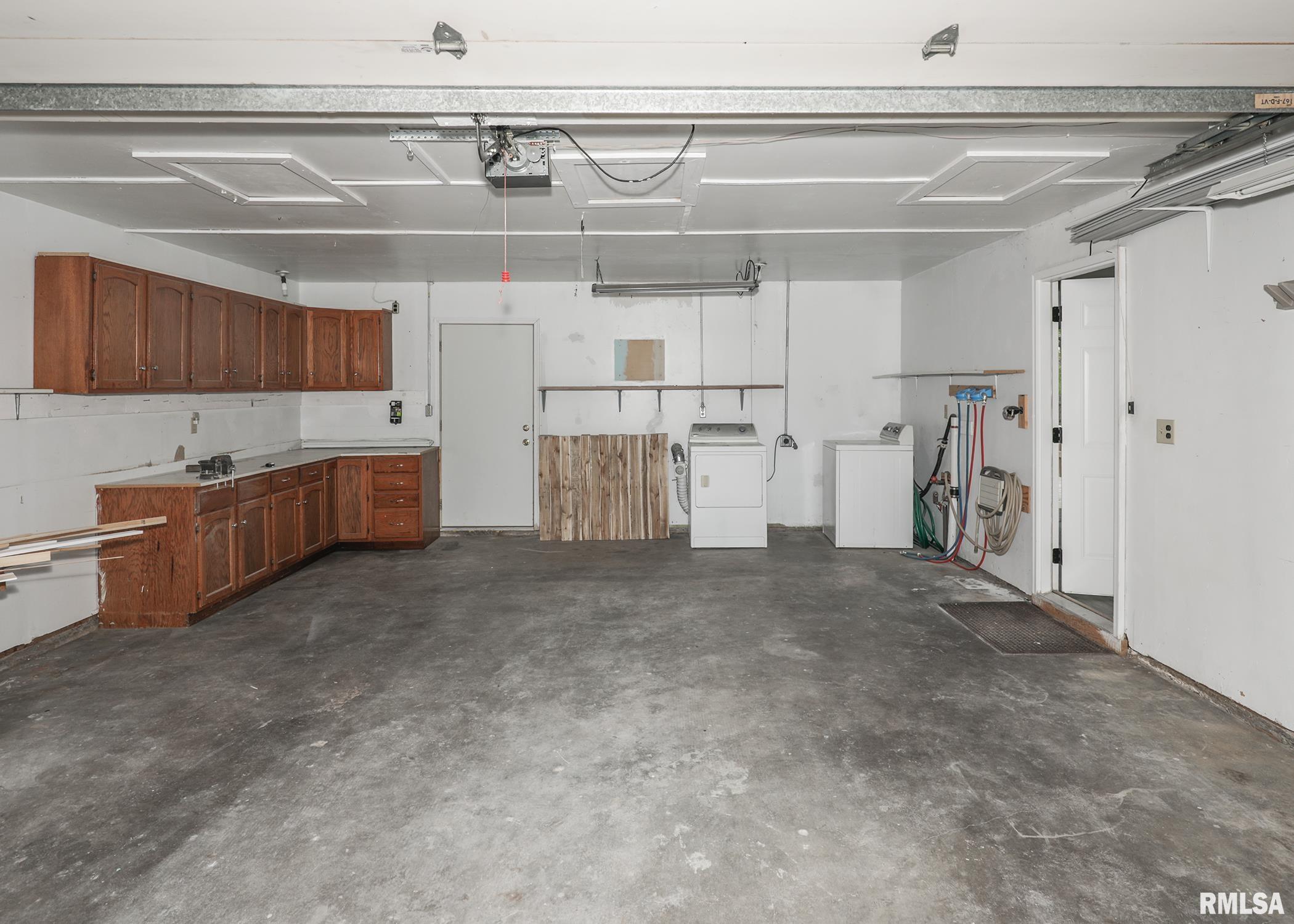 3200 9th Street Court, East Moline, Illinois image 25