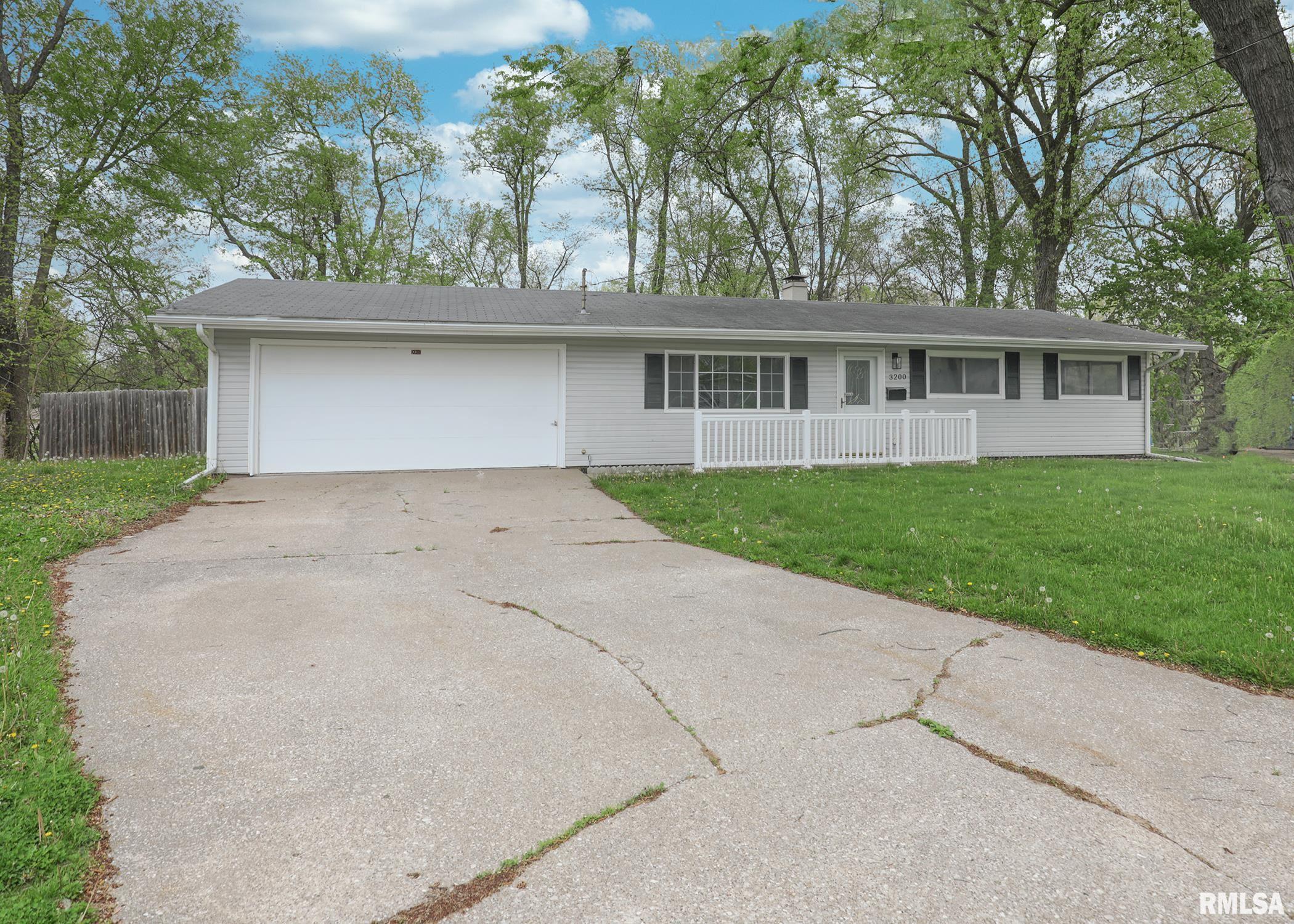 3200 9th Street Court, East Moline, Illinois image 1