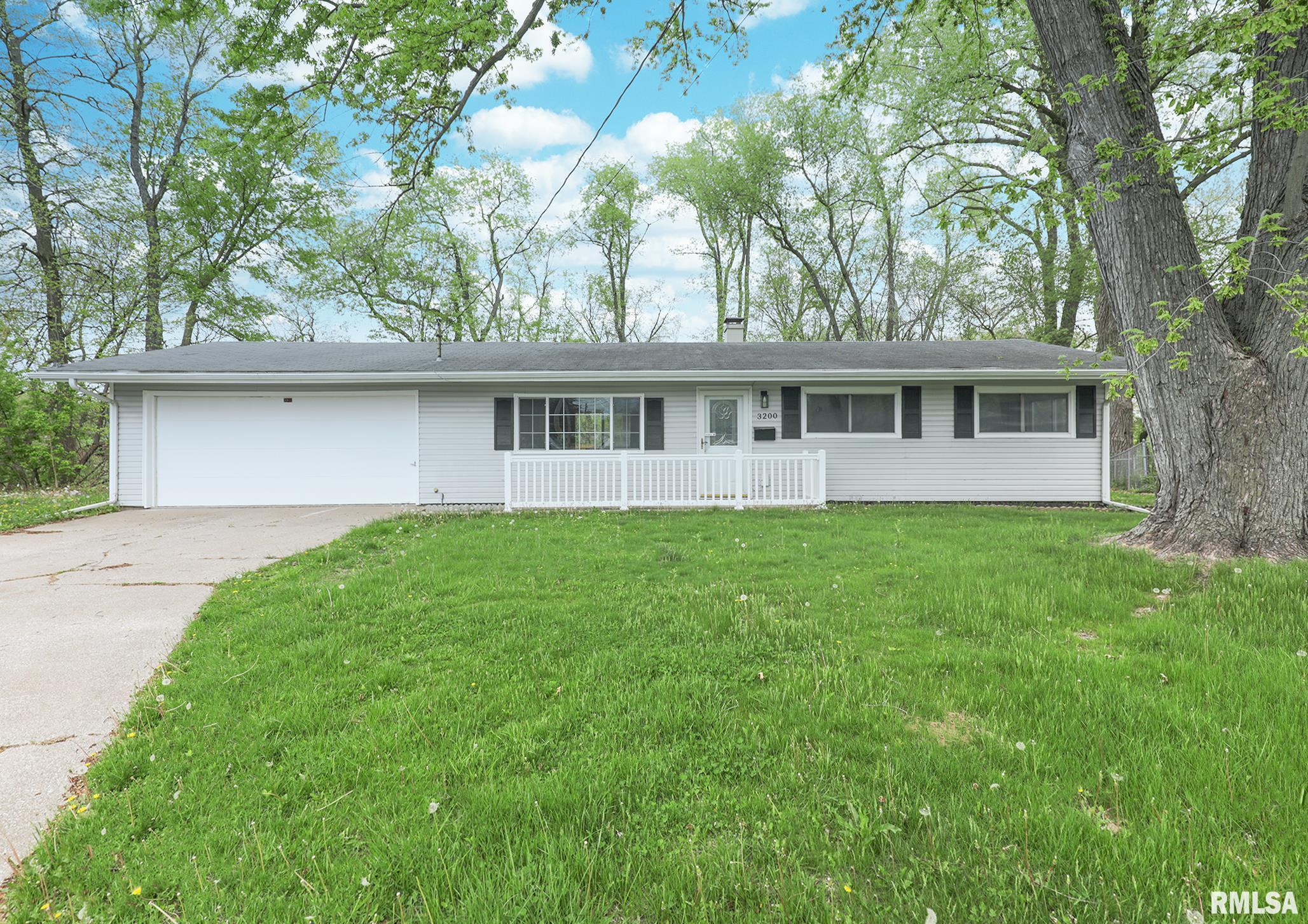 3200 9th Street Court, East Moline, Illinois image 2