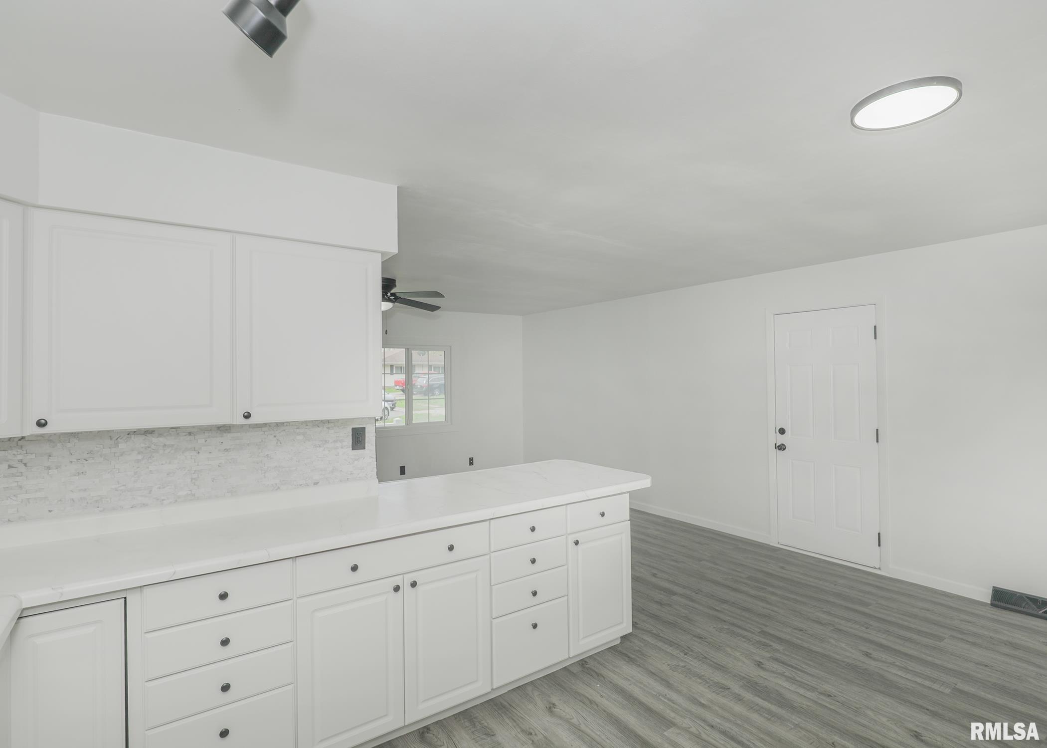 3200 9th Street Court, East Moline, Illinois image 10