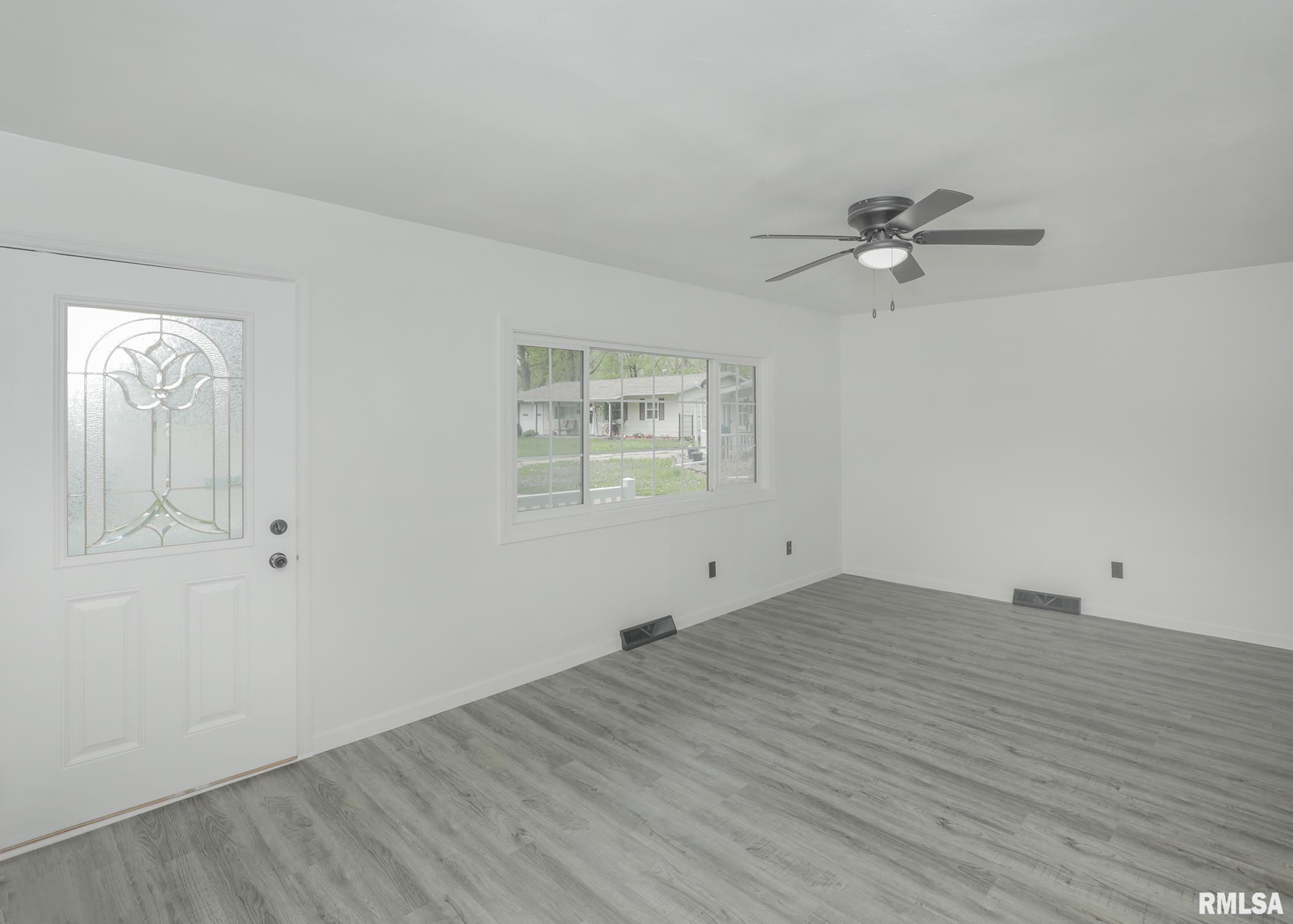 3200 9th Street Court, East Moline, Illinois image 3
