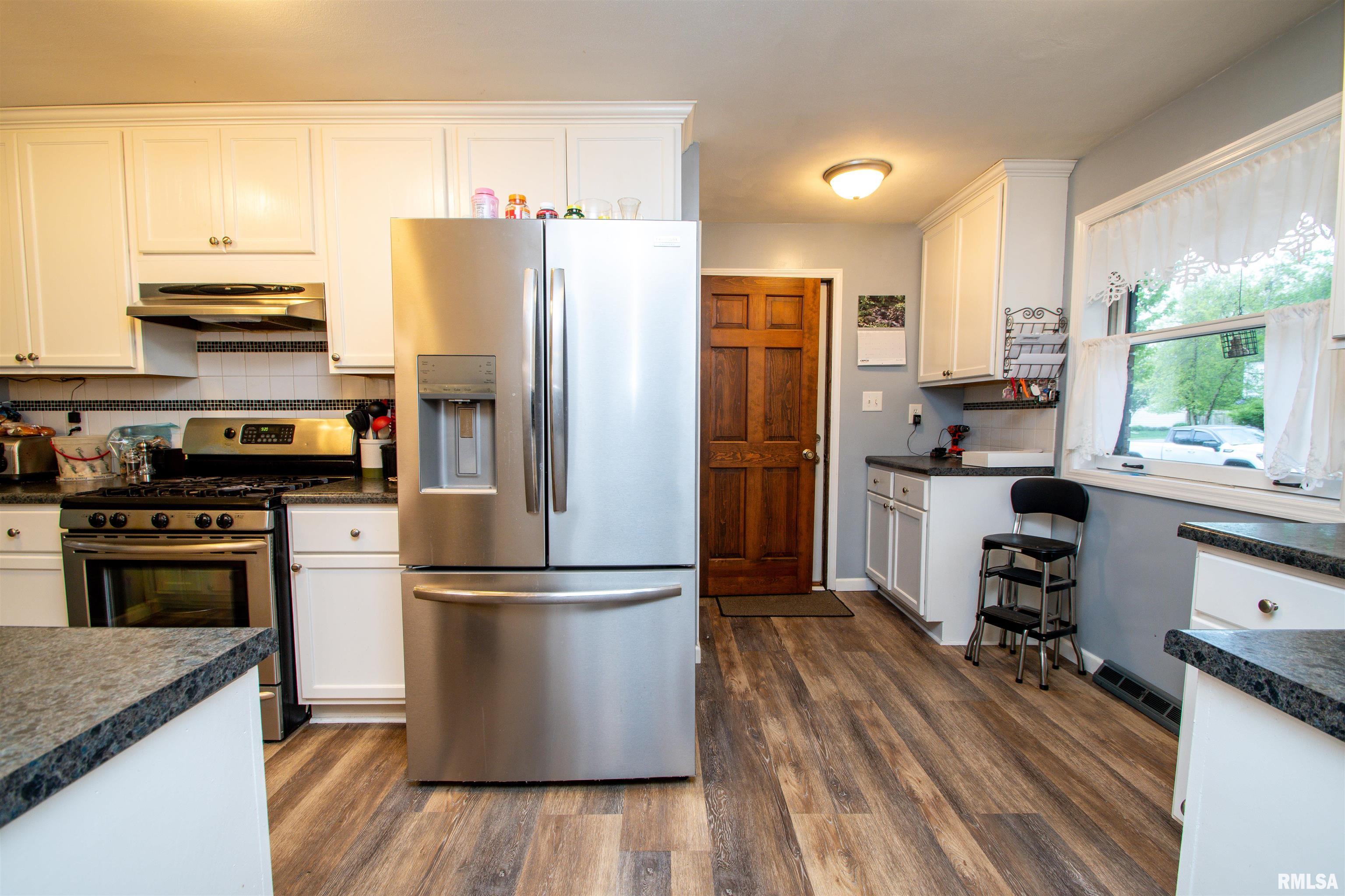 515 W Timber Ridge Drive, Peoria, Illinois image 14