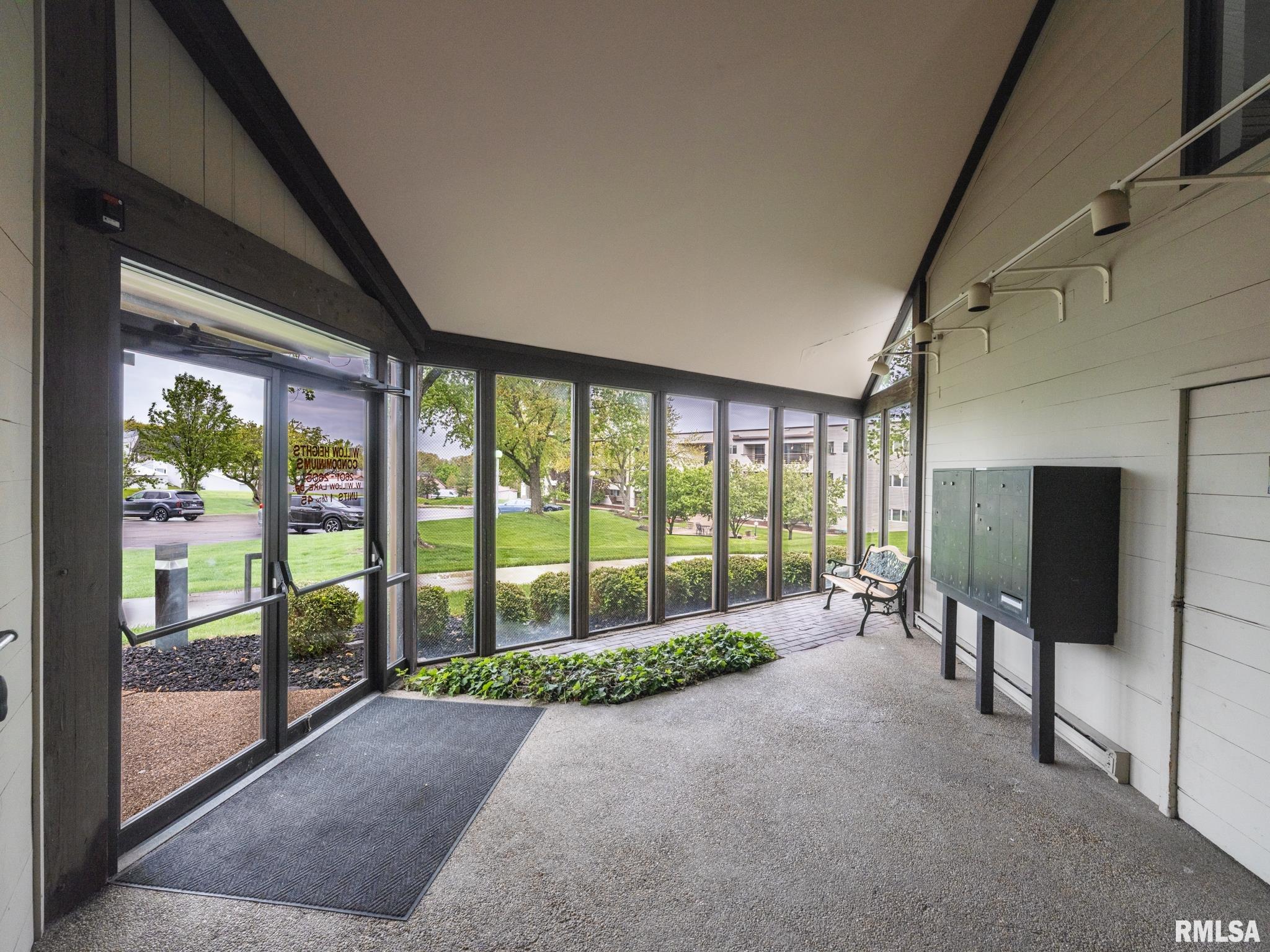 2605 W Willowlake Drive #14, Peoria, Illinois image 3