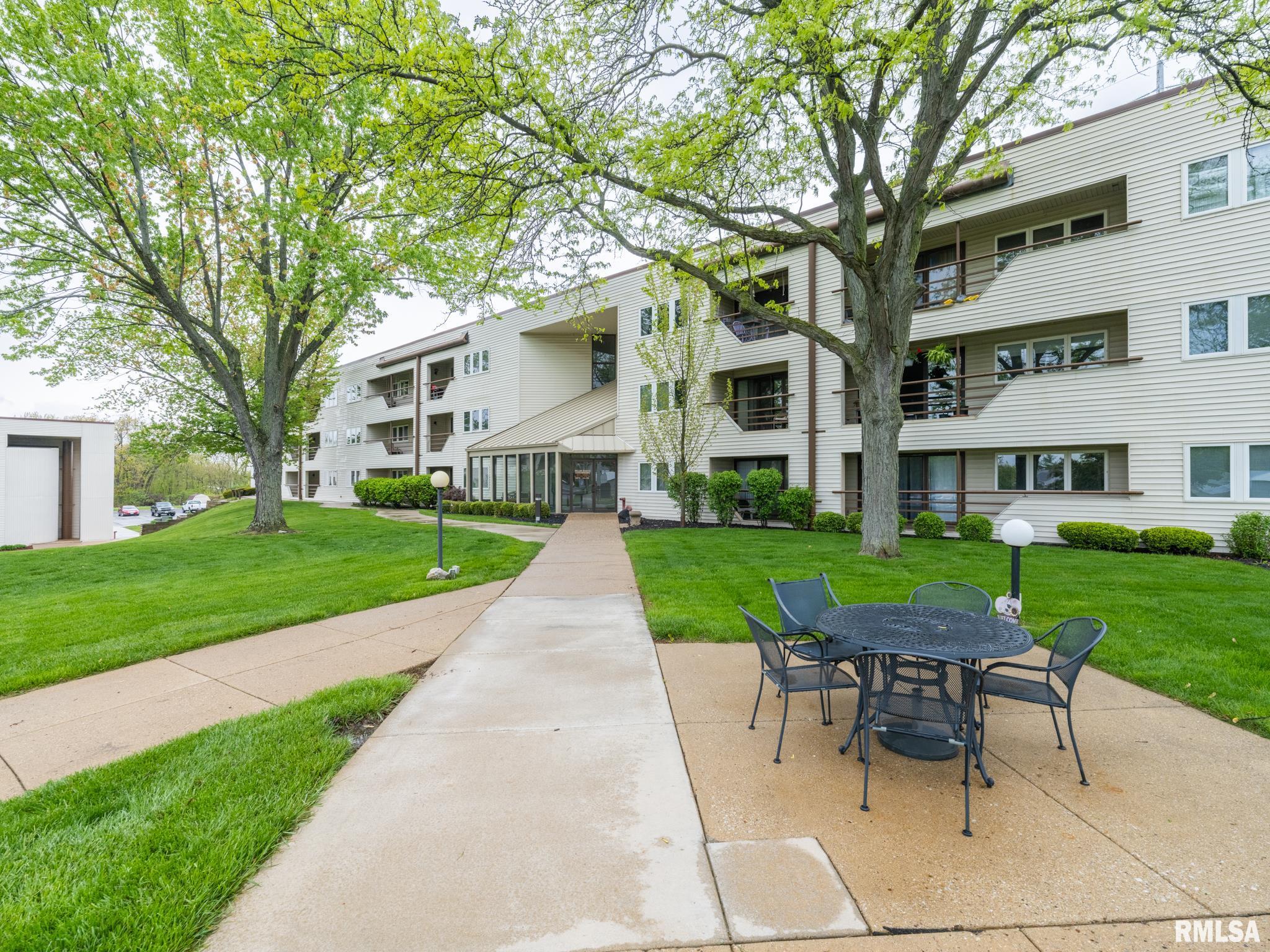 2605 W Willowlake Drive #14, Peoria, Illinois image 2