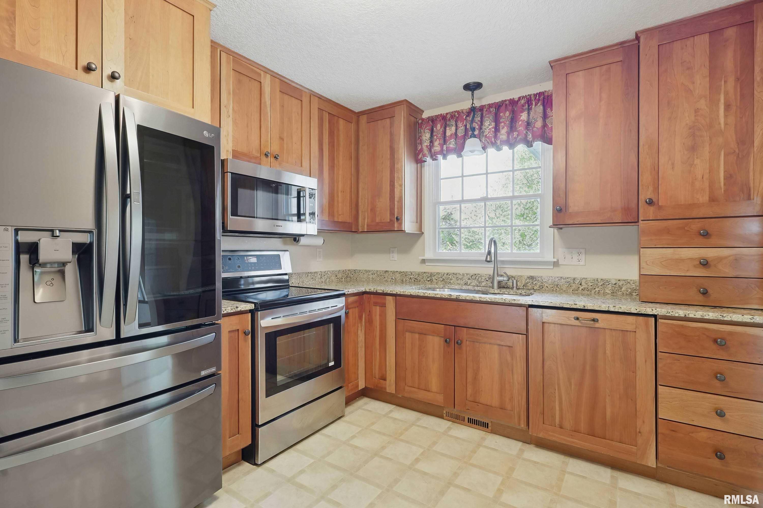 2720 29th Street, Bettendorf, Iowa image 18