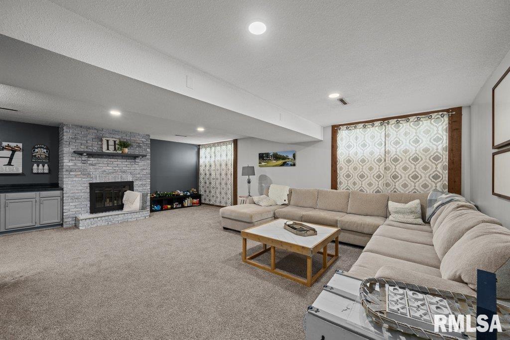 5647 Quercus Lane, Davenport, Iowa image 26