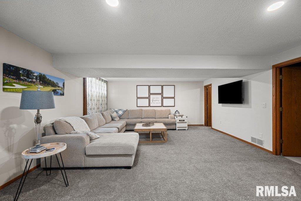 5647 Quercus Lane, Davenport, Iowa image 23