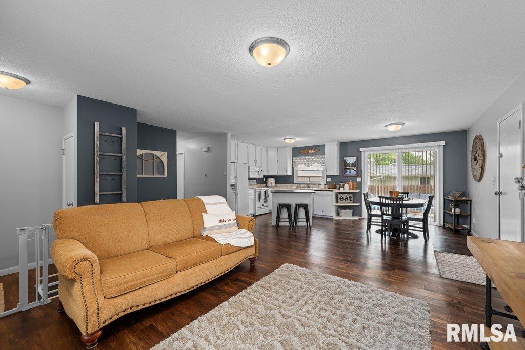 5647 Quercus Lane, Davenport, Iowa image 3