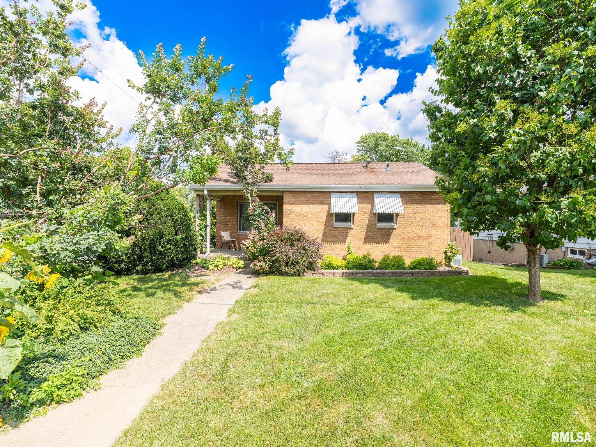 Photo 1 of 24 — 4216 N COLUMBUS Avenue, Peoria, IL 61614
