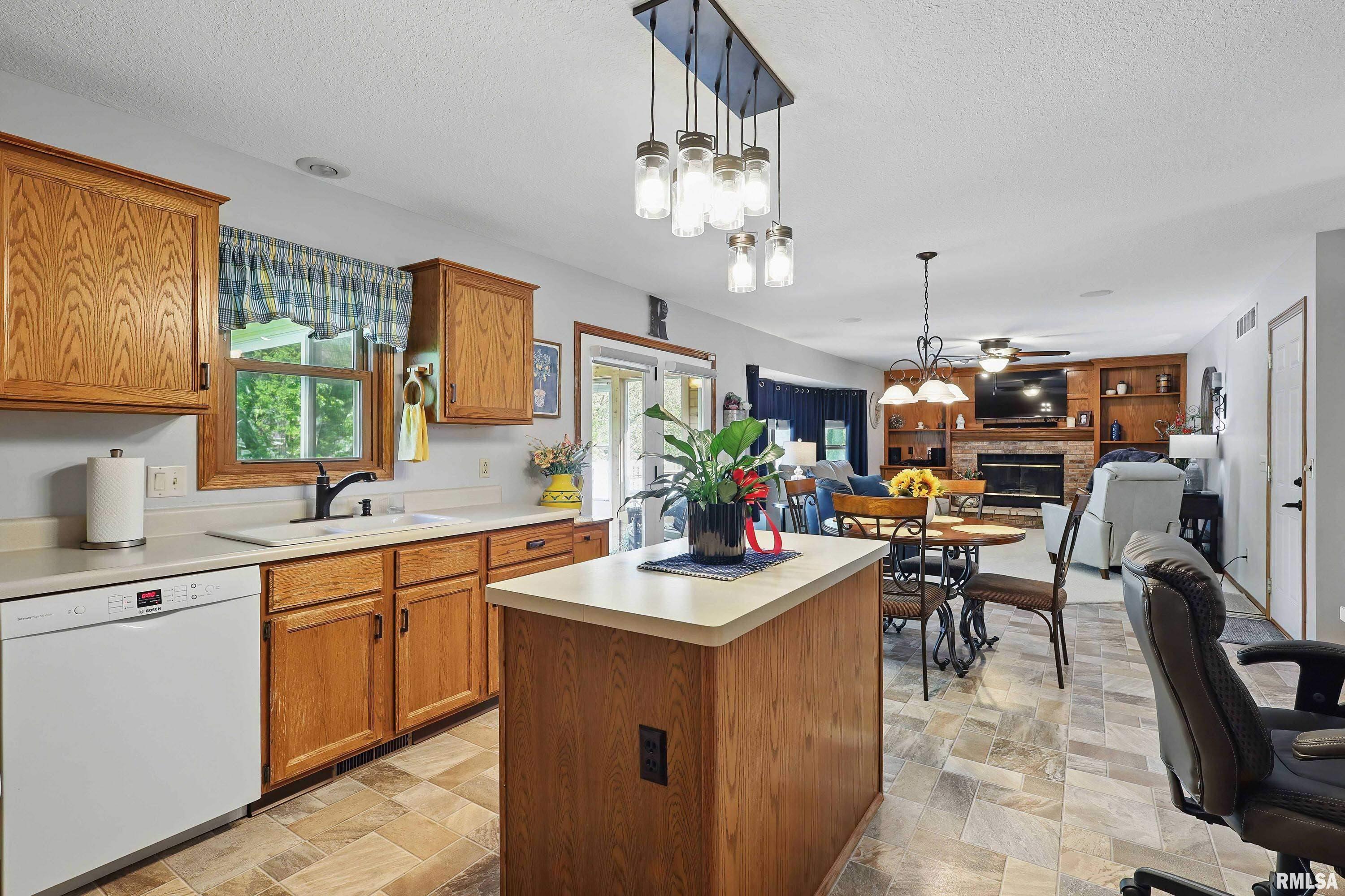 4412 Regency Place, Davenport, Iowa image 11
