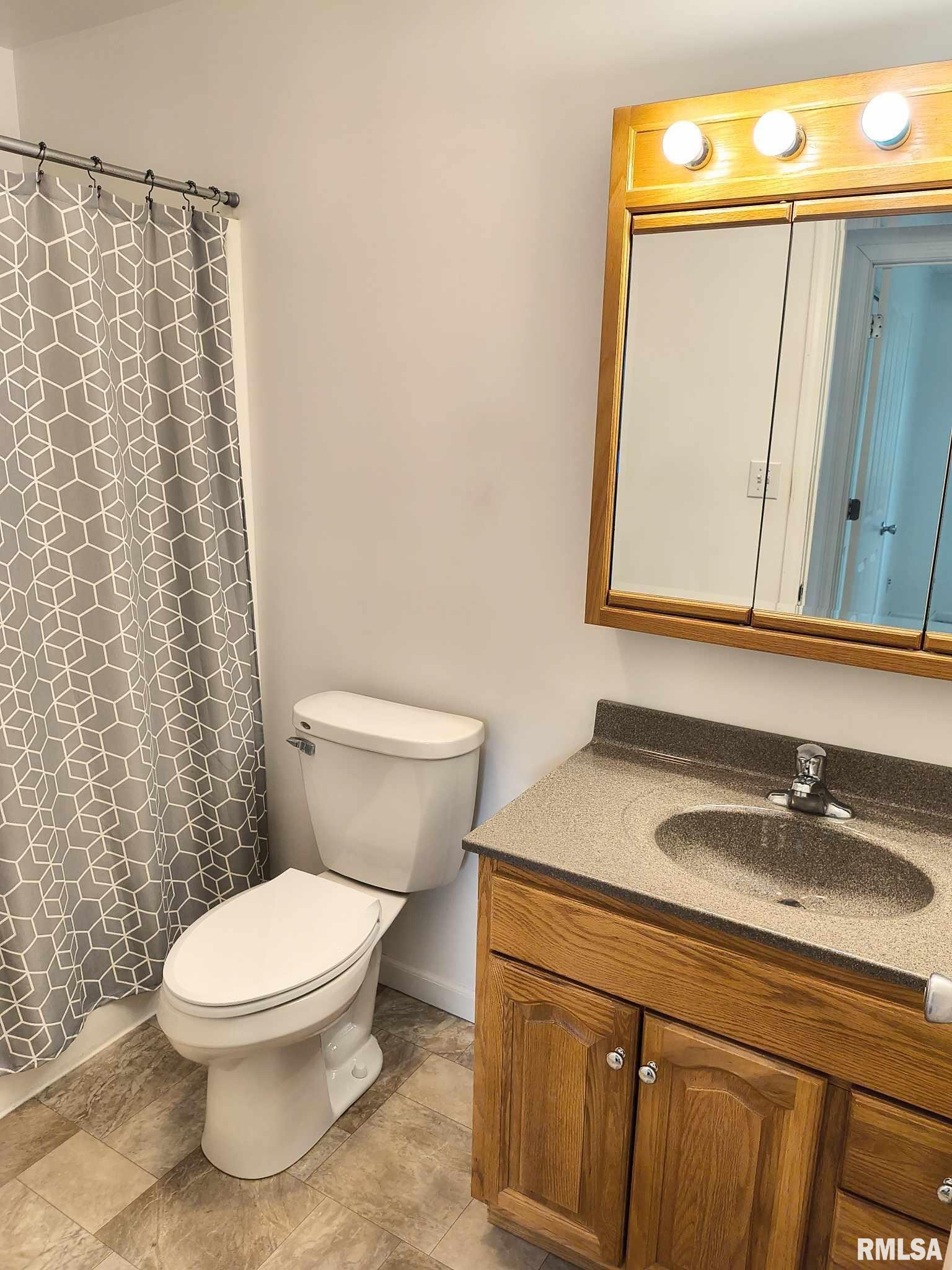 505 W 3rd Street, Taylorville, Illinois image 9