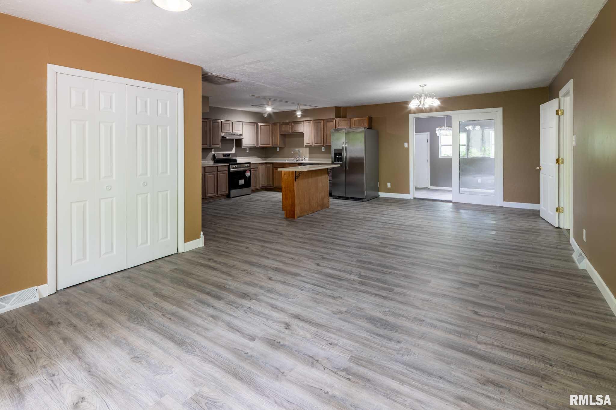 1401 Thomas Street, Carterville, Illinois image 8