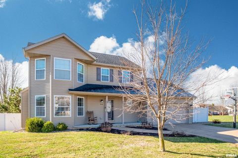 Homes For Sale - 504 Newcastle Drive<br/> Mackinaw, IL 61755