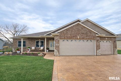 Homes For Sale - 208 Pinehurst Lane<br/> Tazewell County, Washington, IL 61571