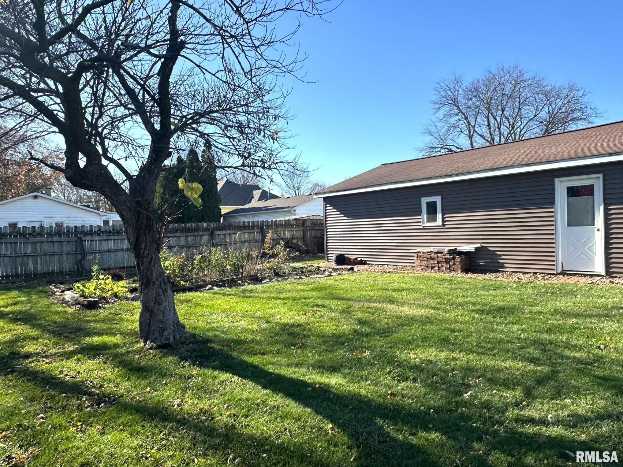 1526 E Brooks Street, Galesburg, Illinois image 8