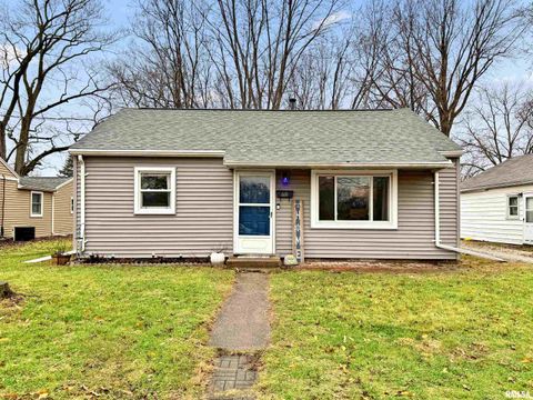 Homes For Sale - 660 N 9th Avenue<br/> Fulton County, Canton, IL 61520