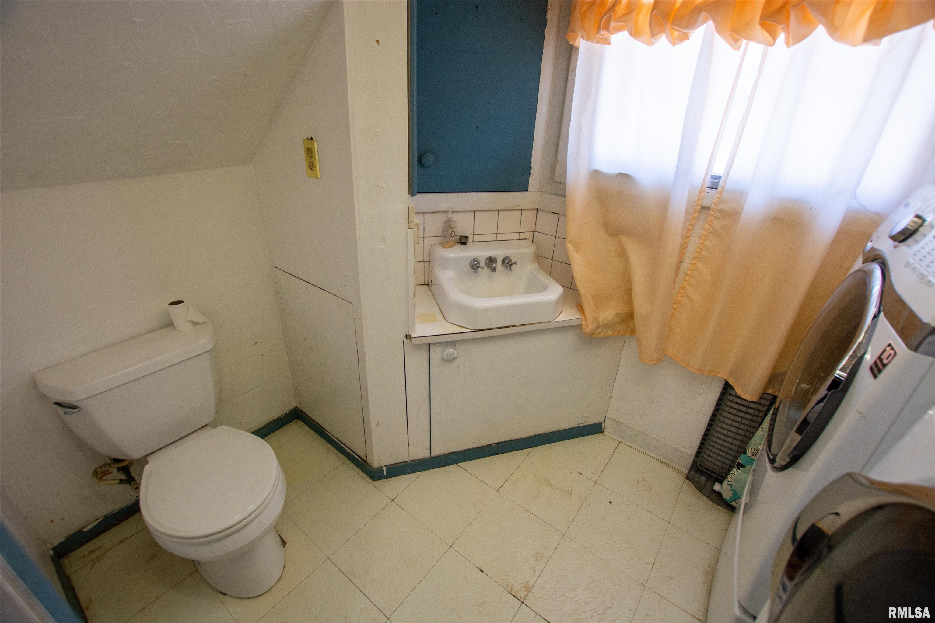 1224 Meadow Lane Drive, Bettendorf, Iowa image 33