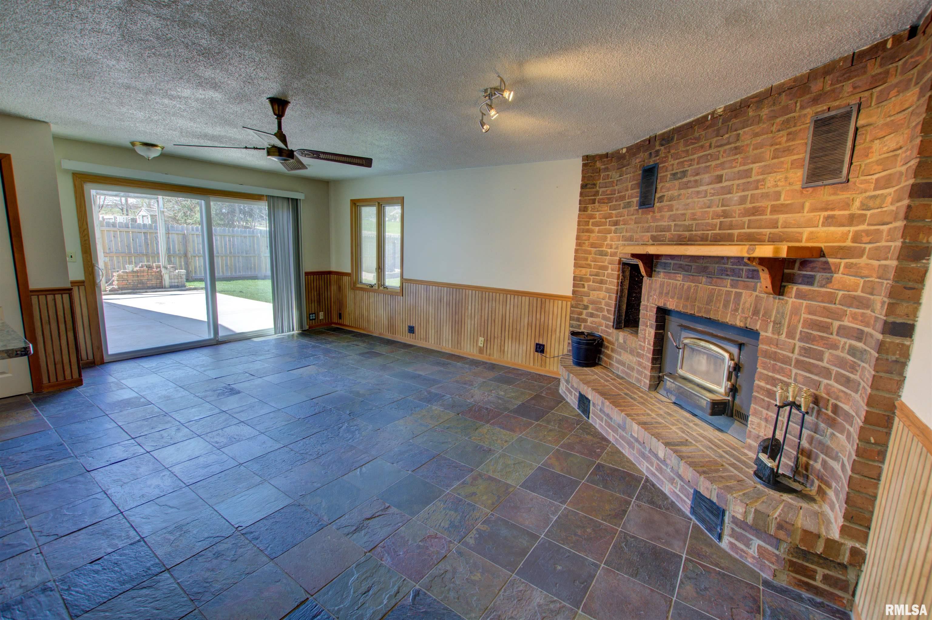 1224 Meadow Lane Drive, Bettendorf, Iowa image 20