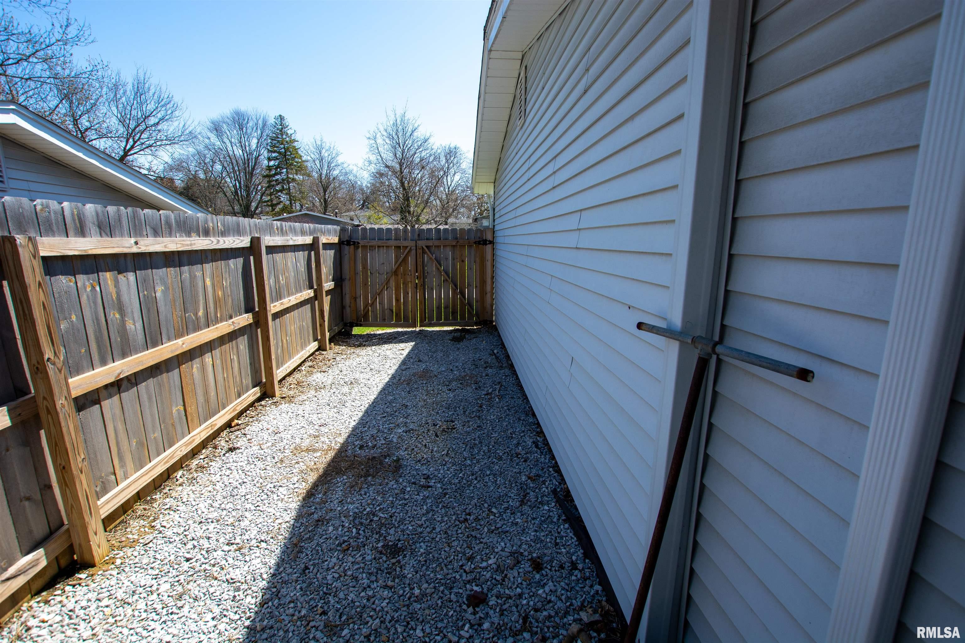 1224 Meadow Lane Drive, Bettendorf, Iowa image 7