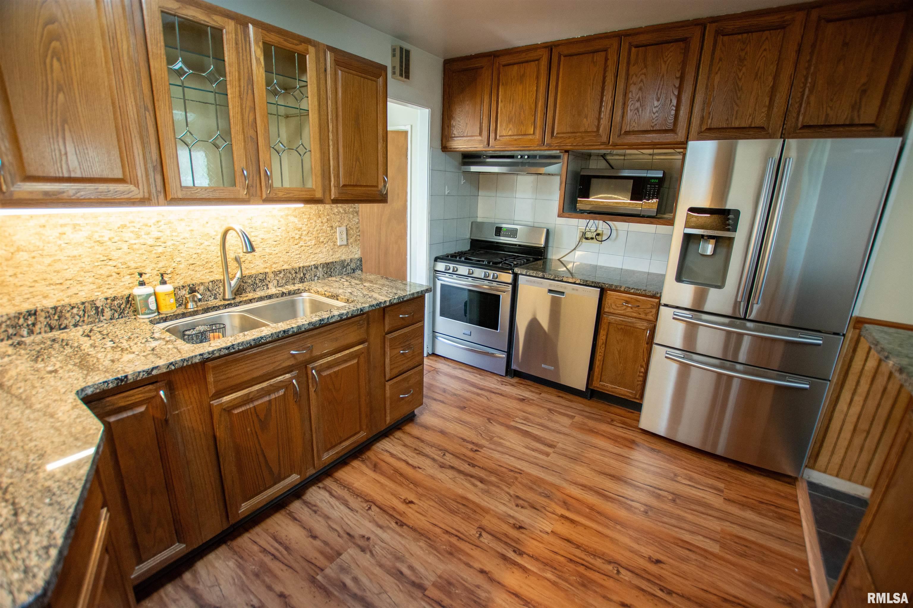 1224 Meadow Lane Drive, Bettendorf, Iowa image 17