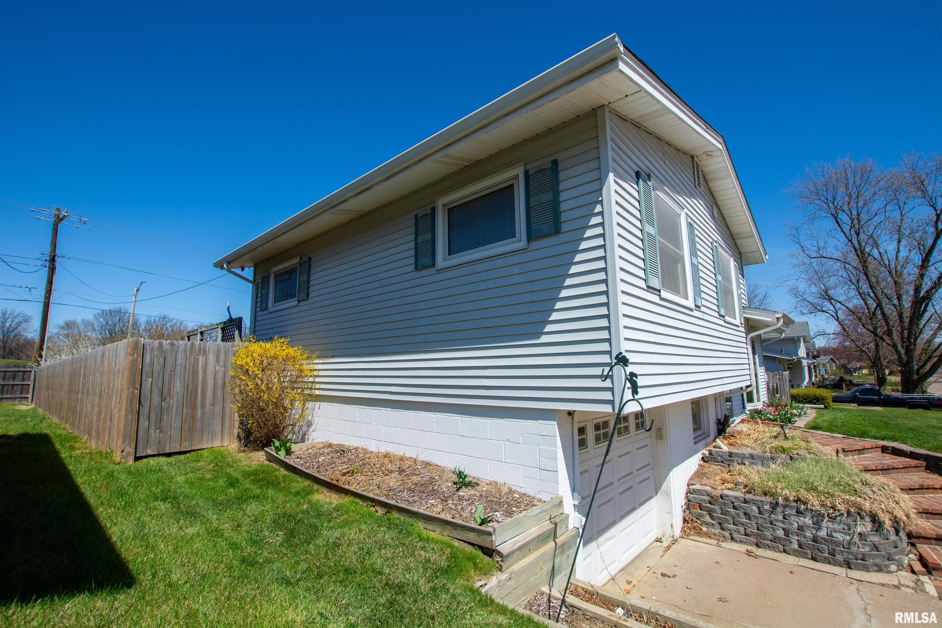 1224 Meadow Lane Drive, Bettendorf, Iowa image 5