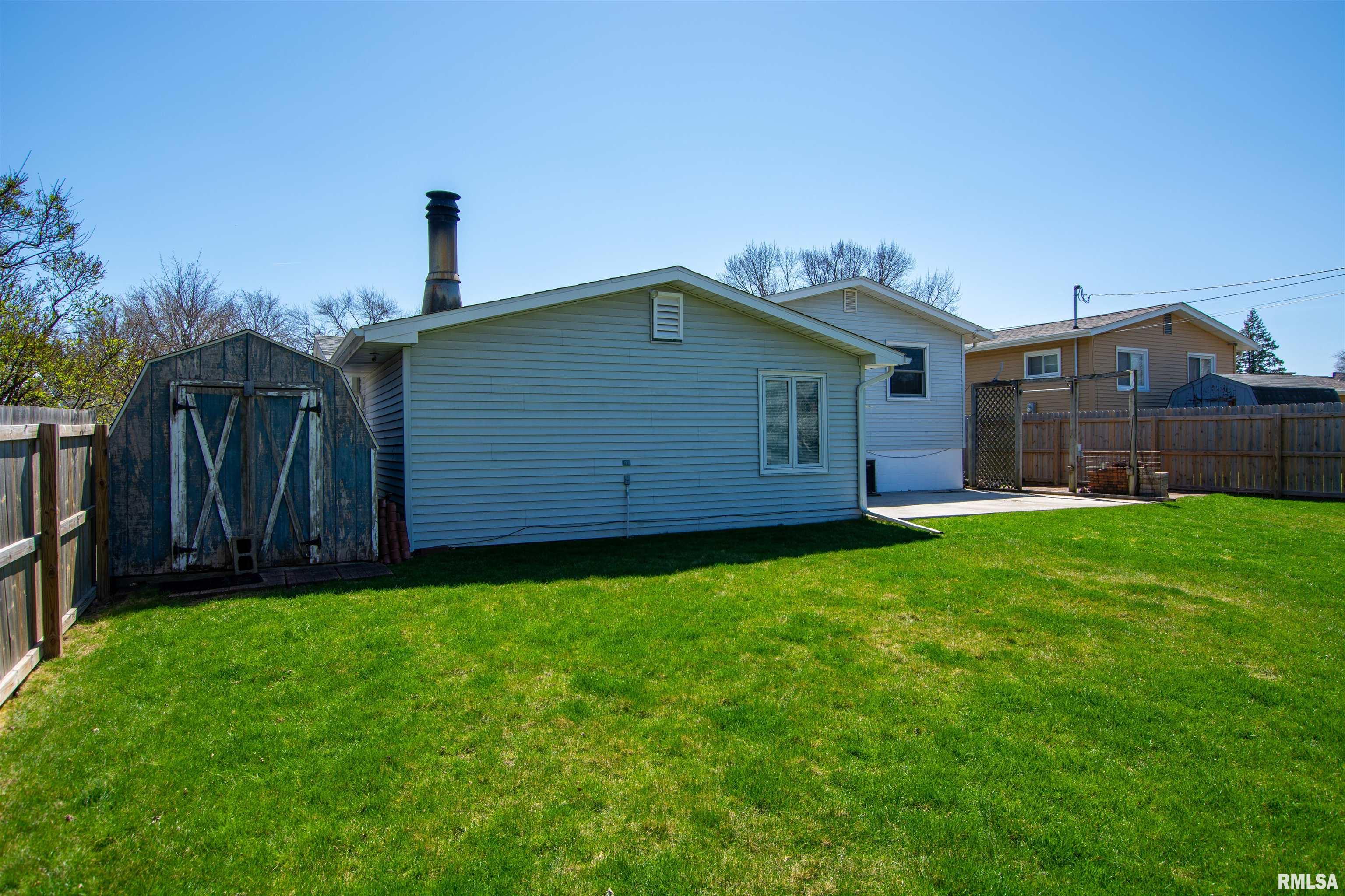 1224 Meadow Lane Drive, Bettendorf, Iowa image 9