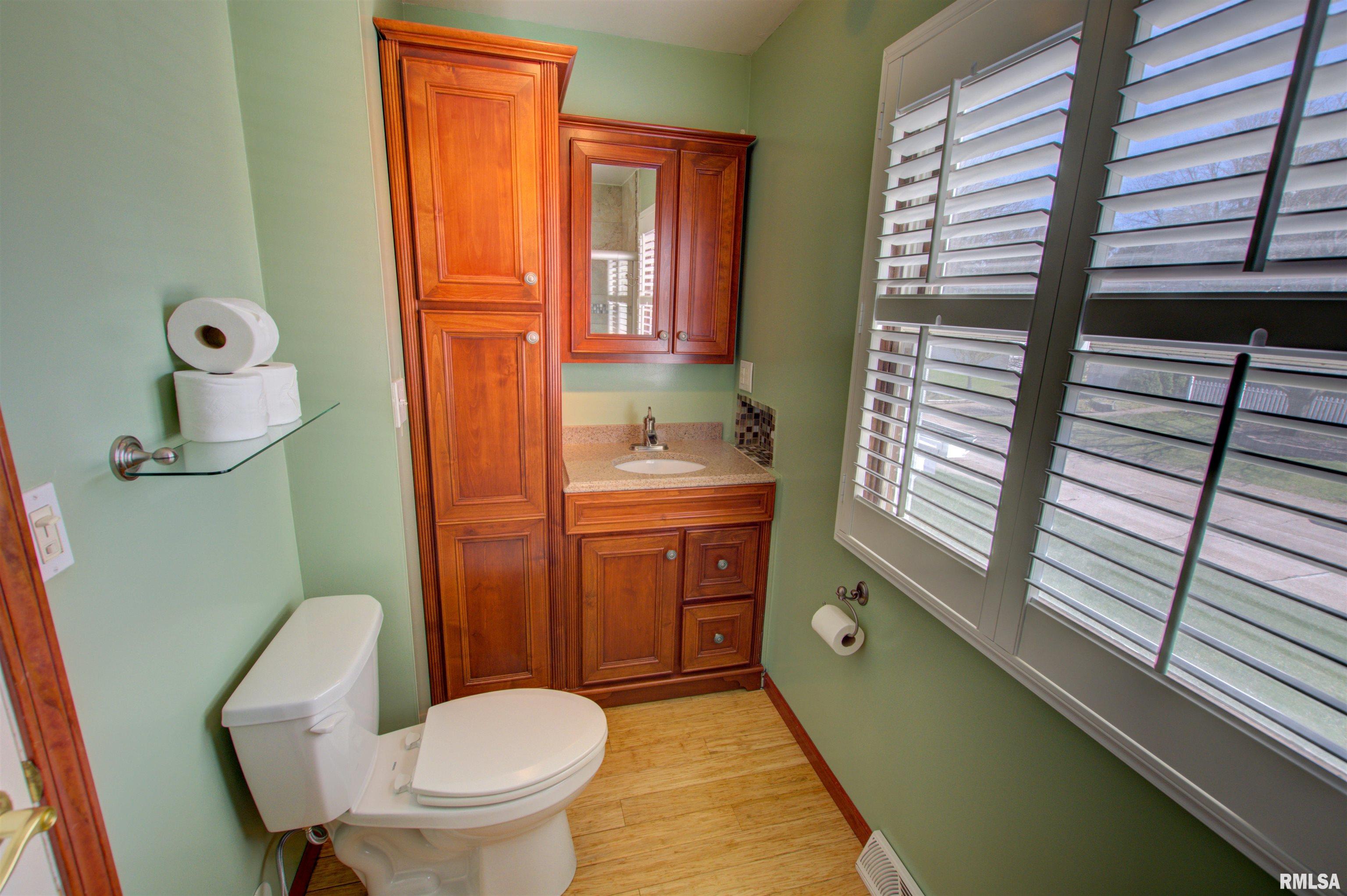 1224 Meadow Lane Drive, Bettendorf, Iowa image 24