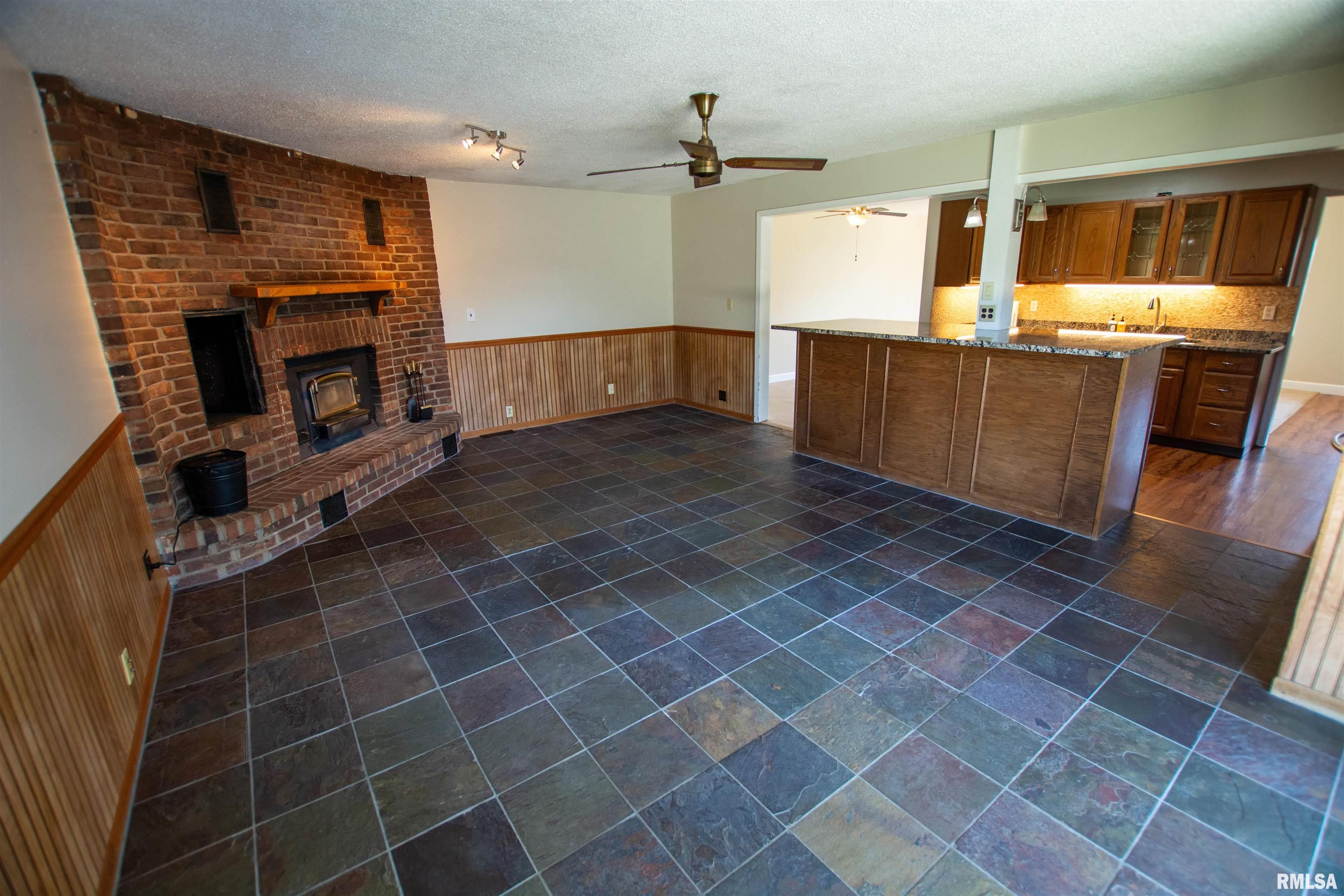1224 Meadow Lane Drive, Bettendorf, Iowa image 21