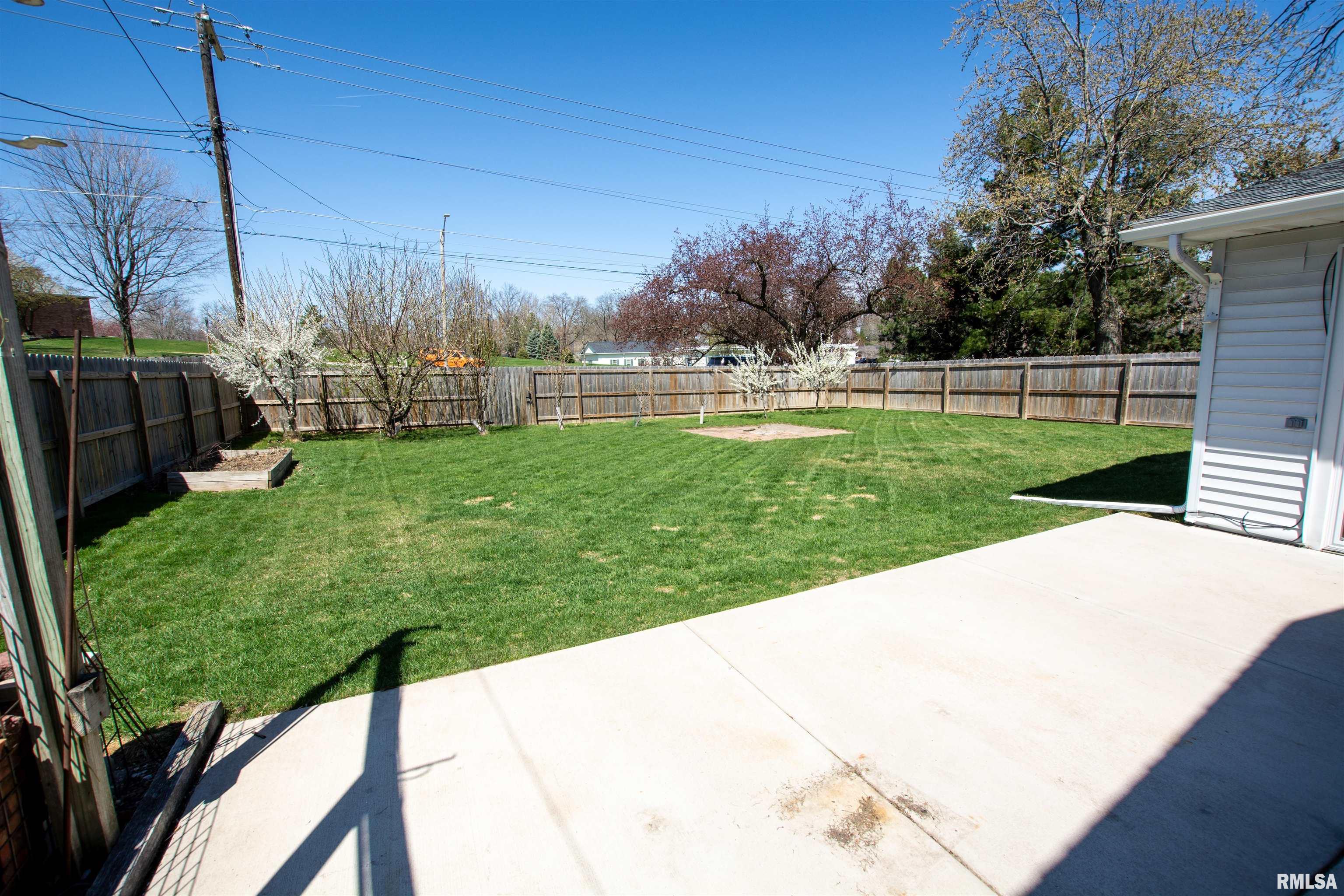 1224 Meadow Lane Drive, Bettendorf, Iowa image 10