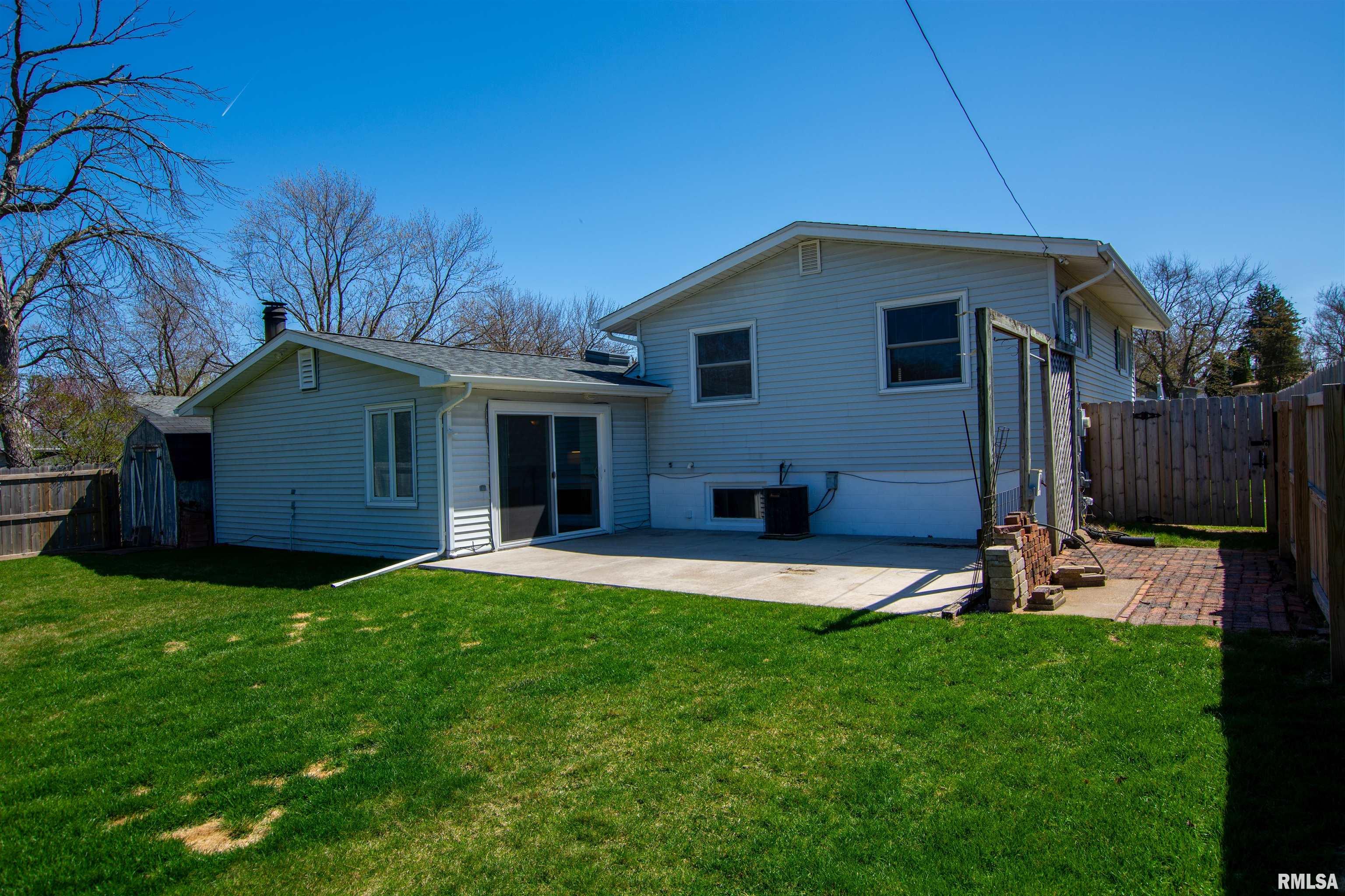 1224 Meadow Lane Drive, Bettendorf, Iowa image 8