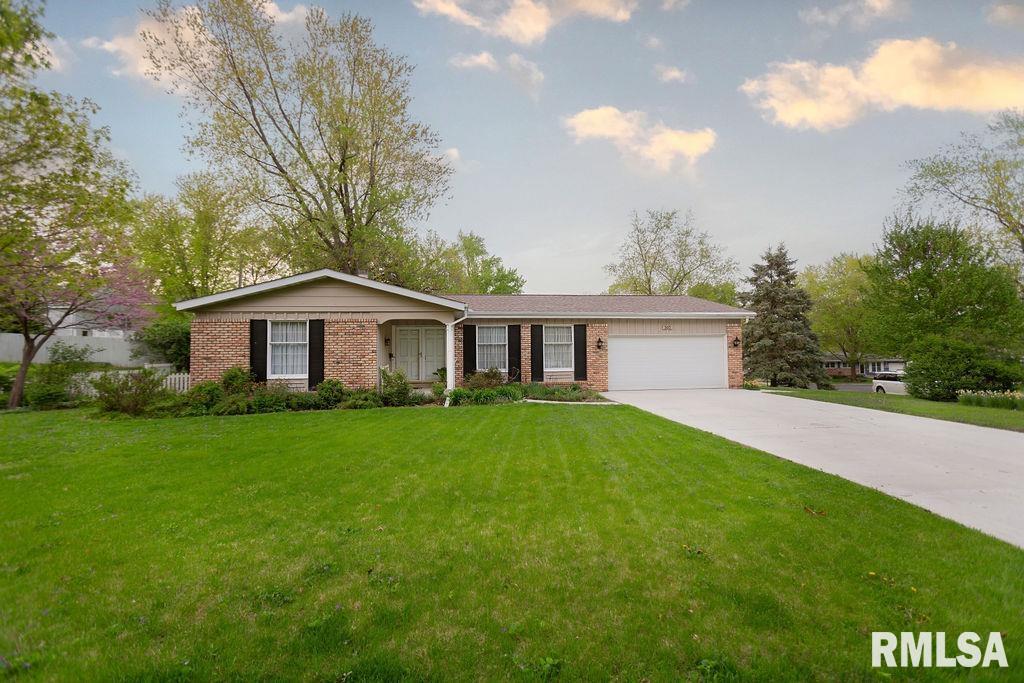 305 E Pearson Street, Eureka, Illinois image 1