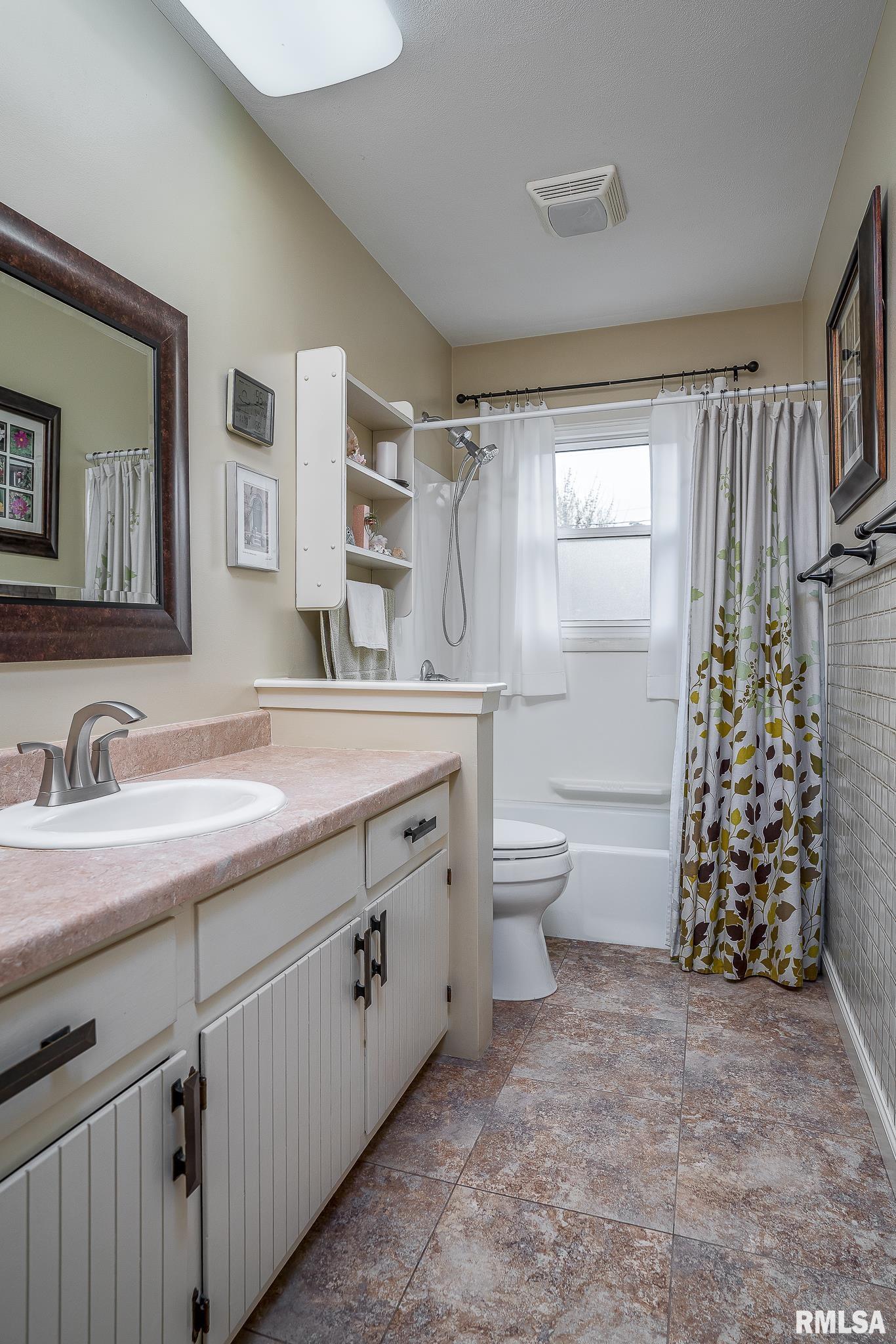 1414 18th Avenue, Silvis, Illinois image 14