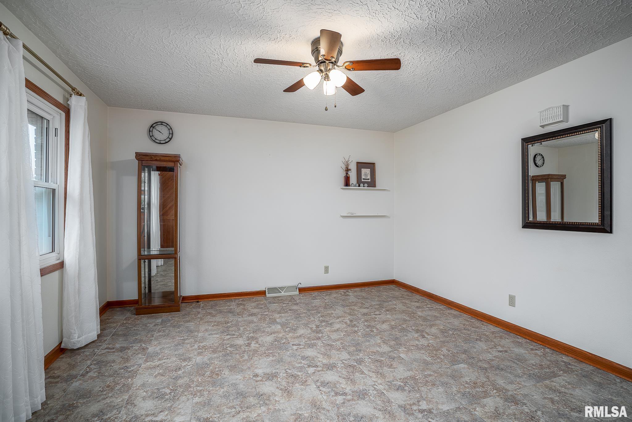 1414 18th Avenue, Silvis, Illinois image 5