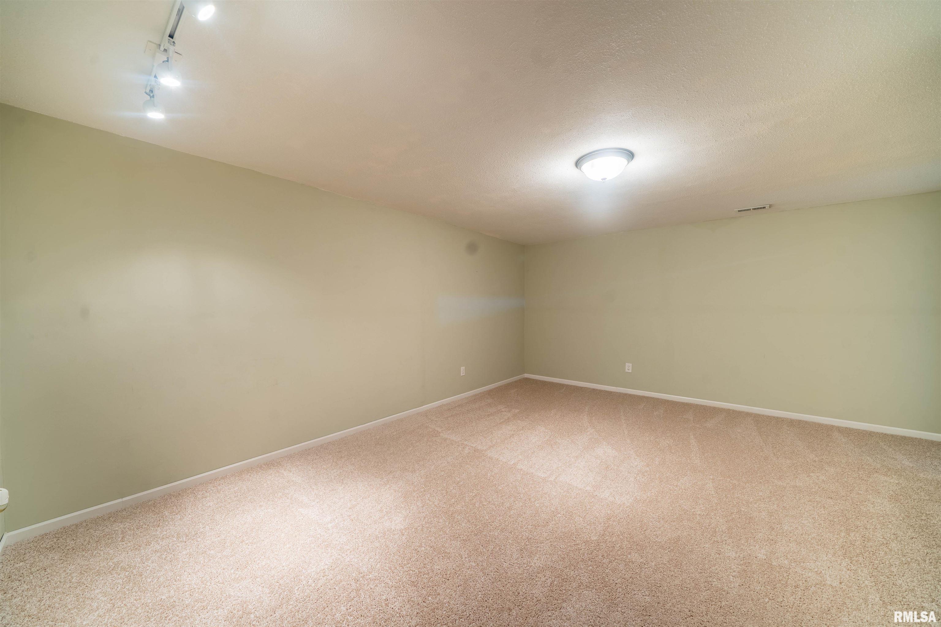 1400 Calvin Drive, Washington, Illinois image 27