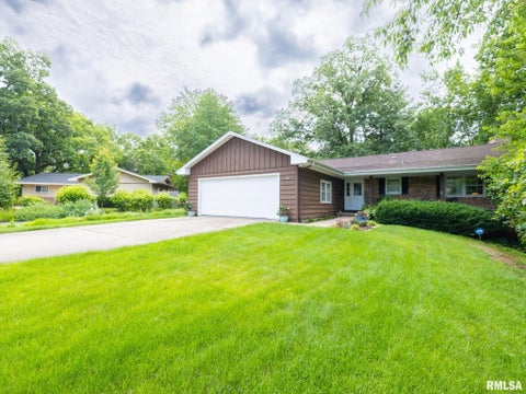 Homes For Sale - 2902 W Kingston Court<br/> Peoria, IL 61604