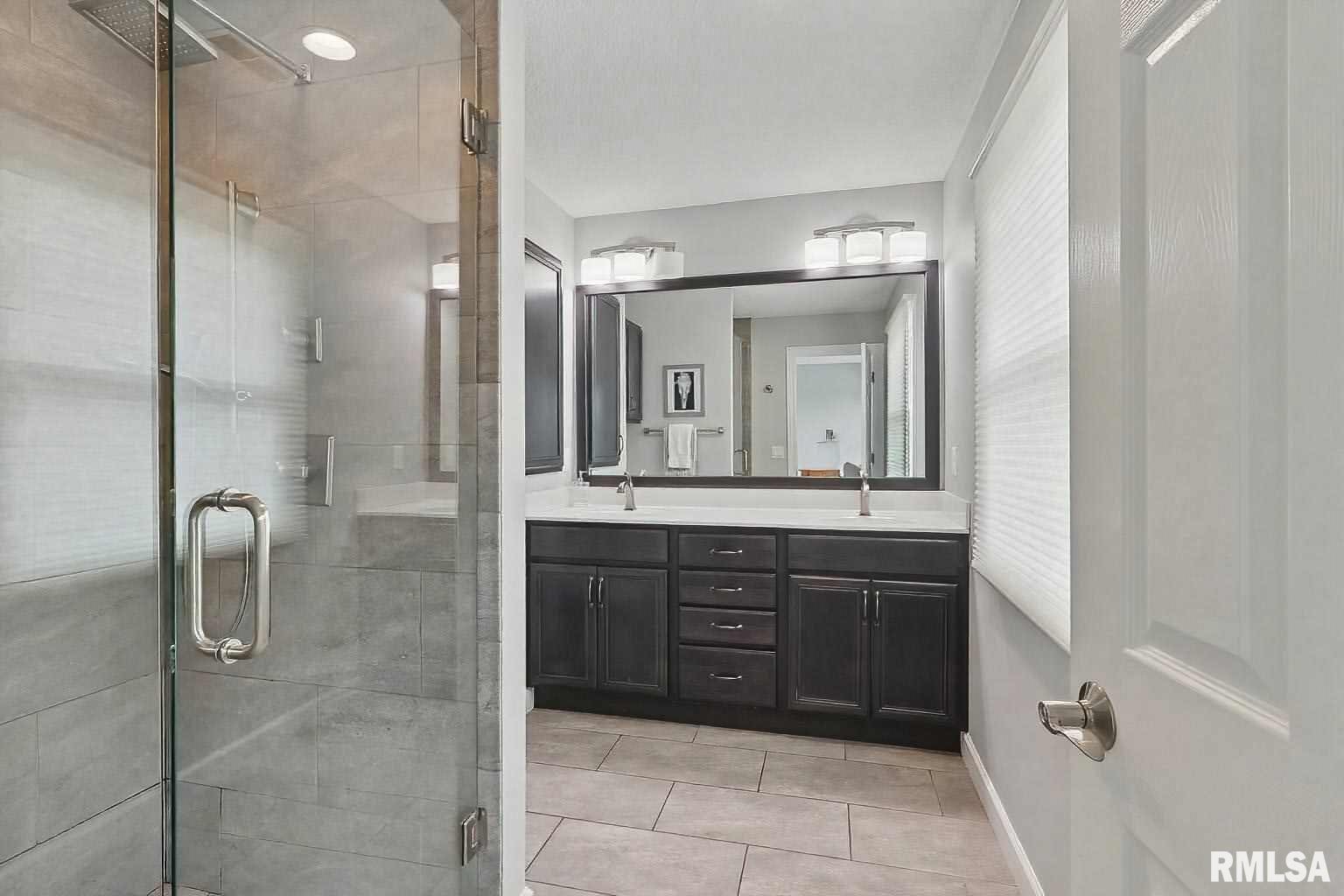 4821 Kynnelworth Drive, Bettendorf, Iowa image 28