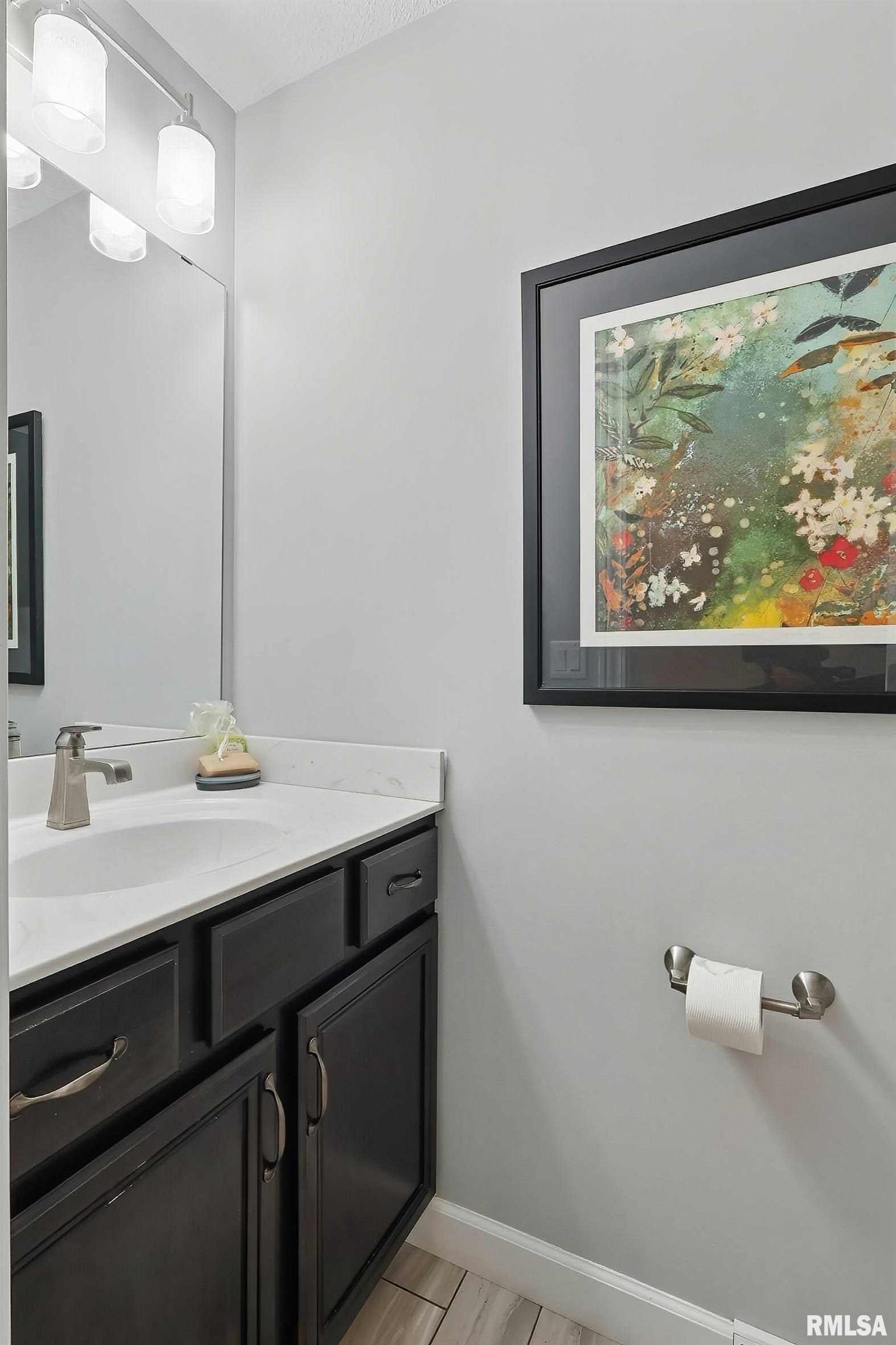 4821 Kynnelworth Drive, Bettendorf, Iowa image 18