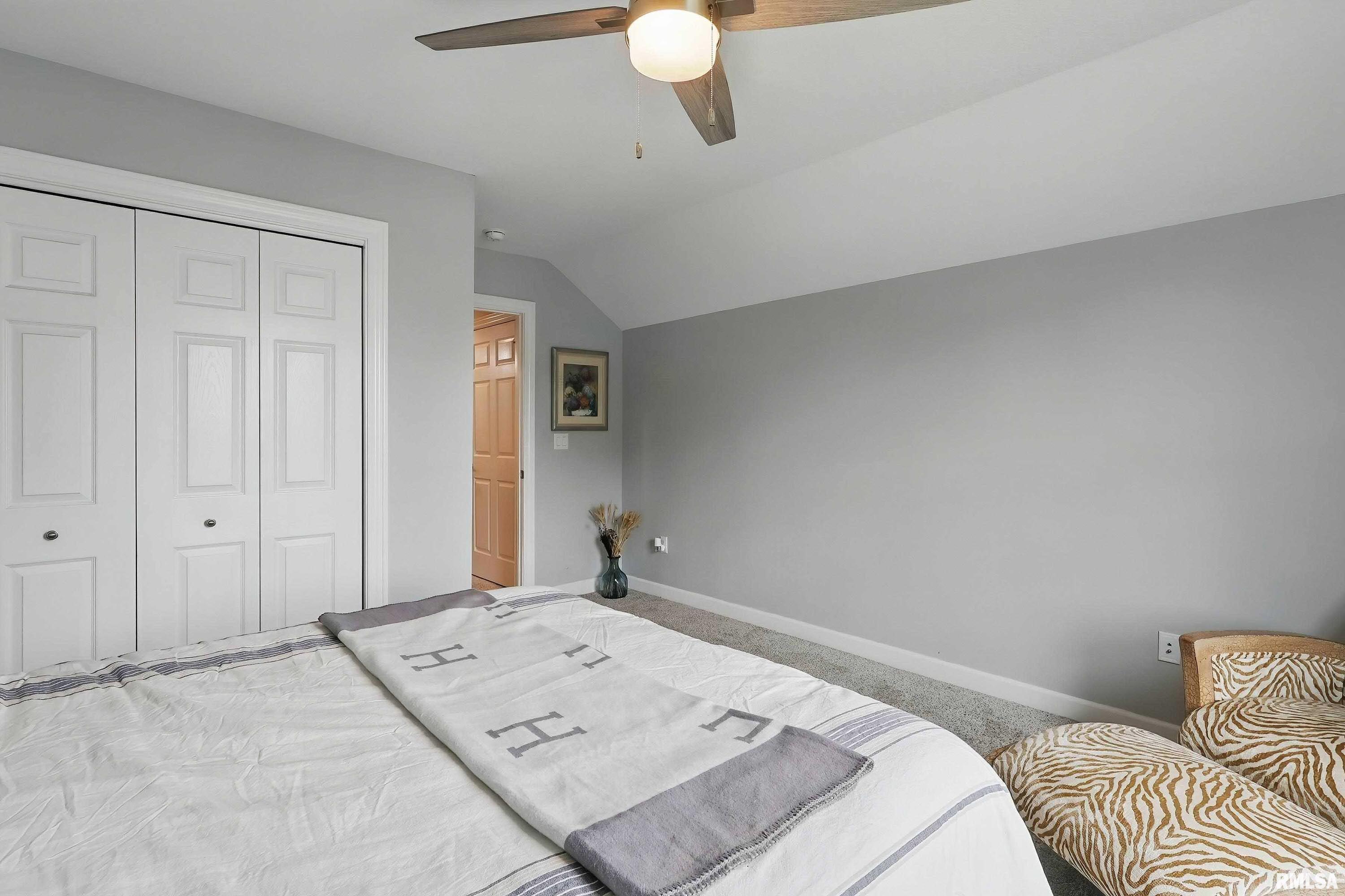 4821 Kynnelworth Drive, Bettendorf, Iowa image 20