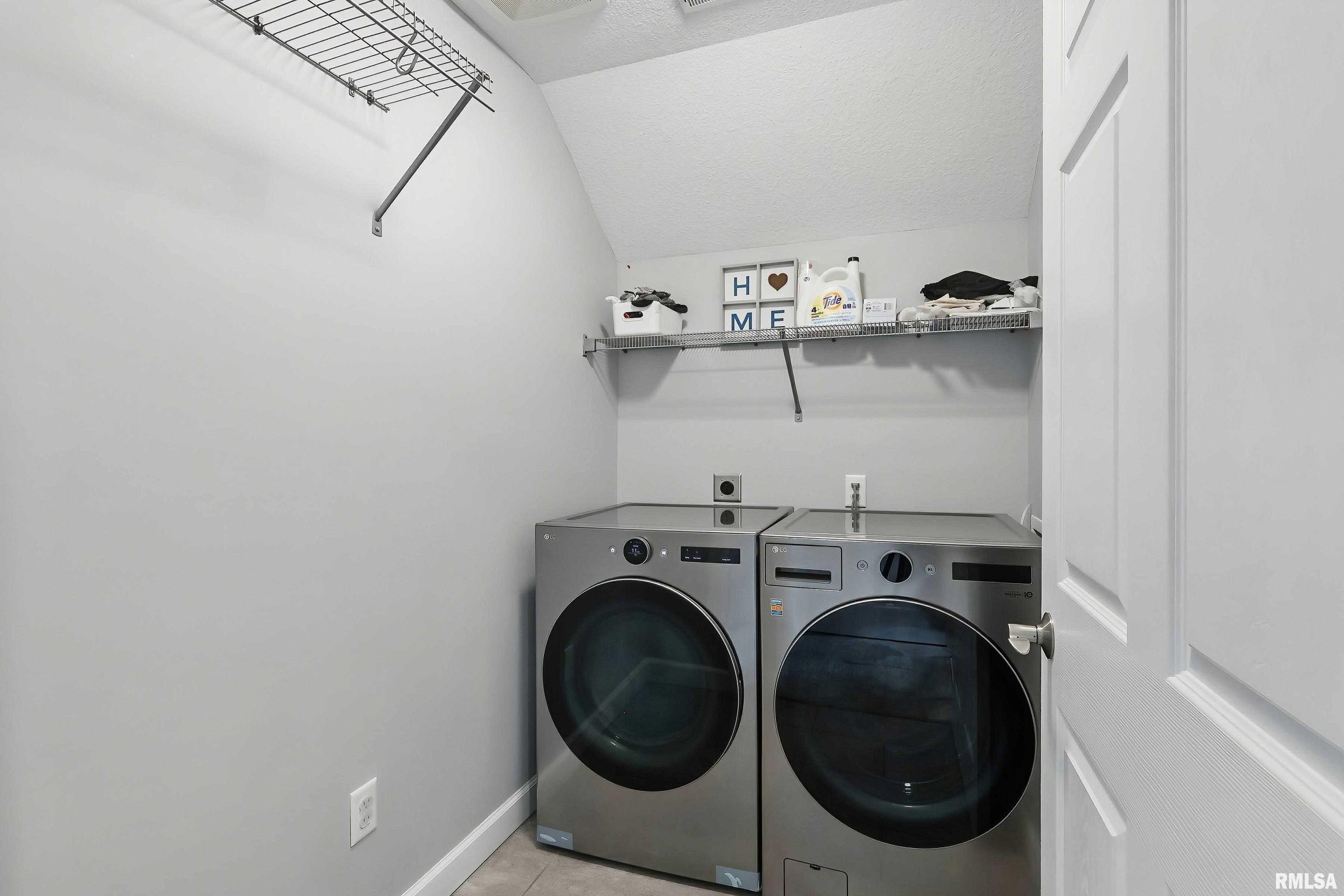 4821 Kynnelworth Drive, Bettendorf, Iowa image 30