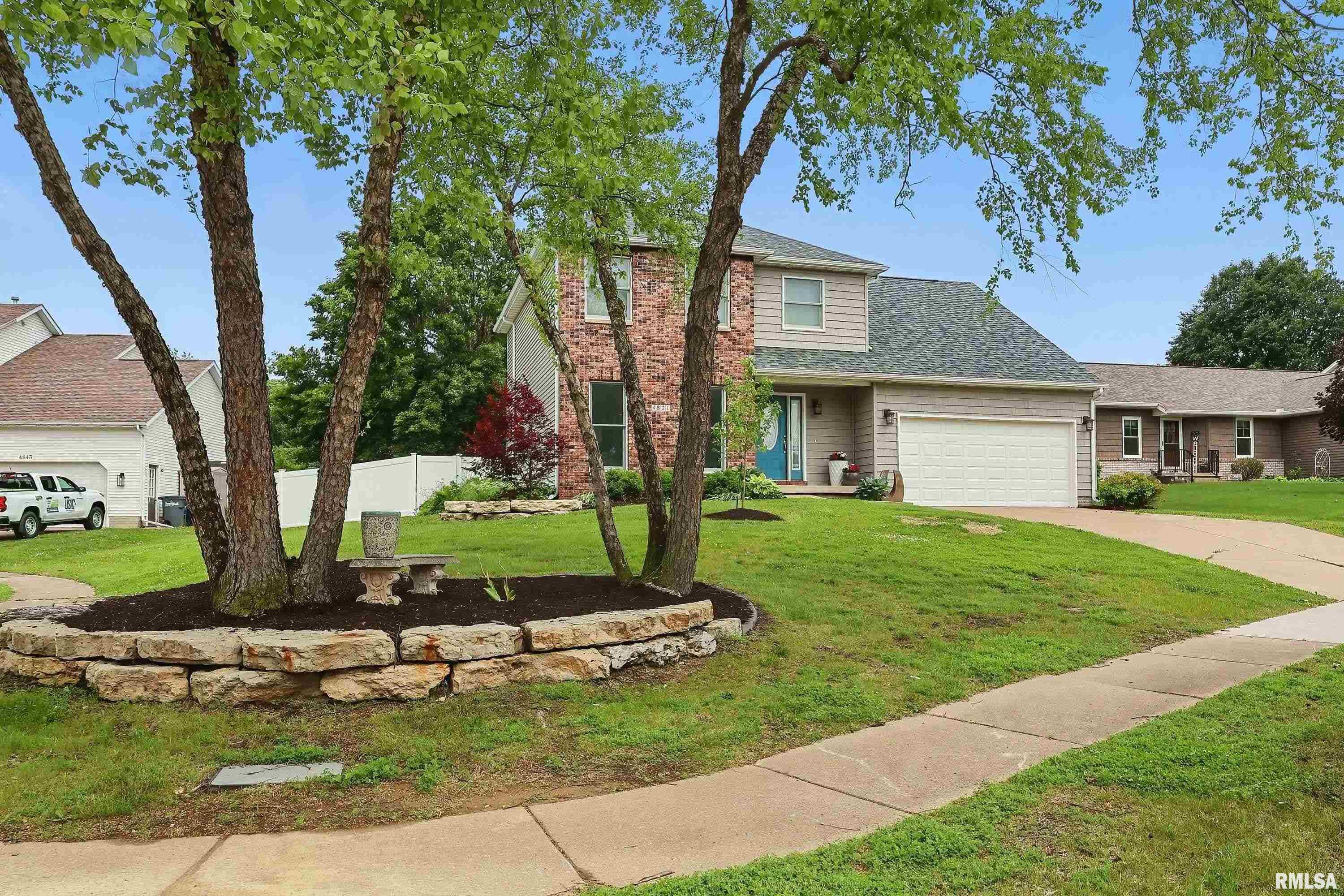 4821 Kynnelworth Drive, Bettendorf, Iowa image 3