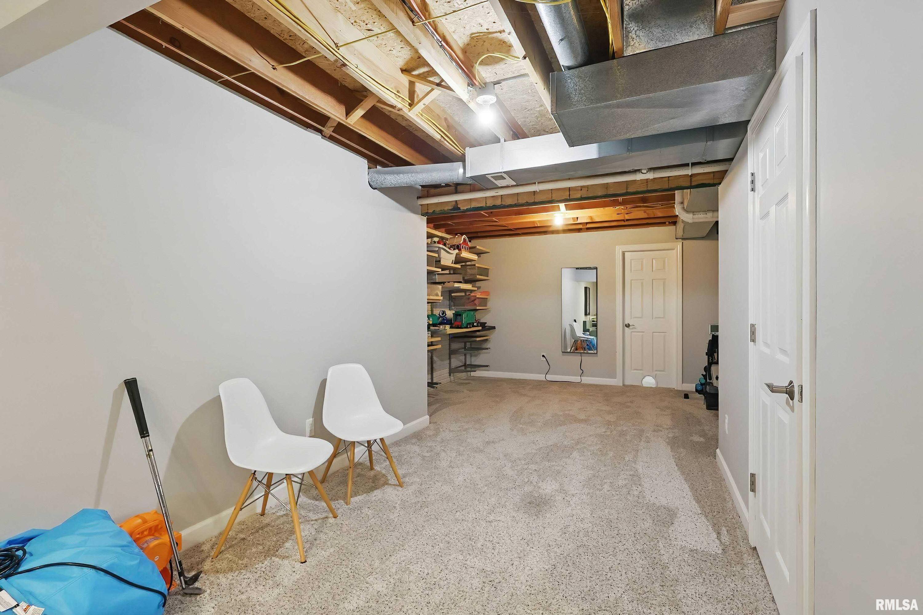 4821 Kynnelworth Drive, Bettendorf, Iowa image 33