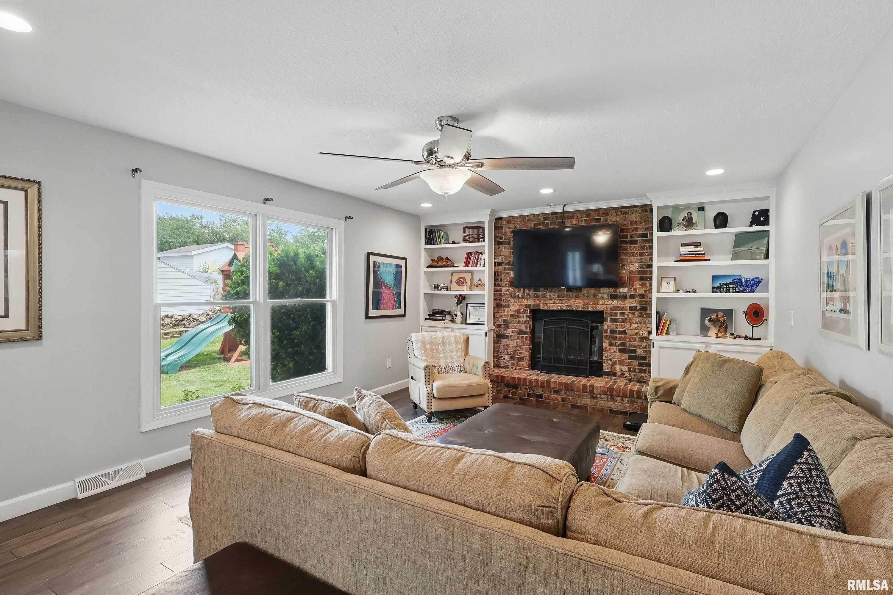 4821 Kynnelworth Drive, Bettendorf, Iowa image 16
