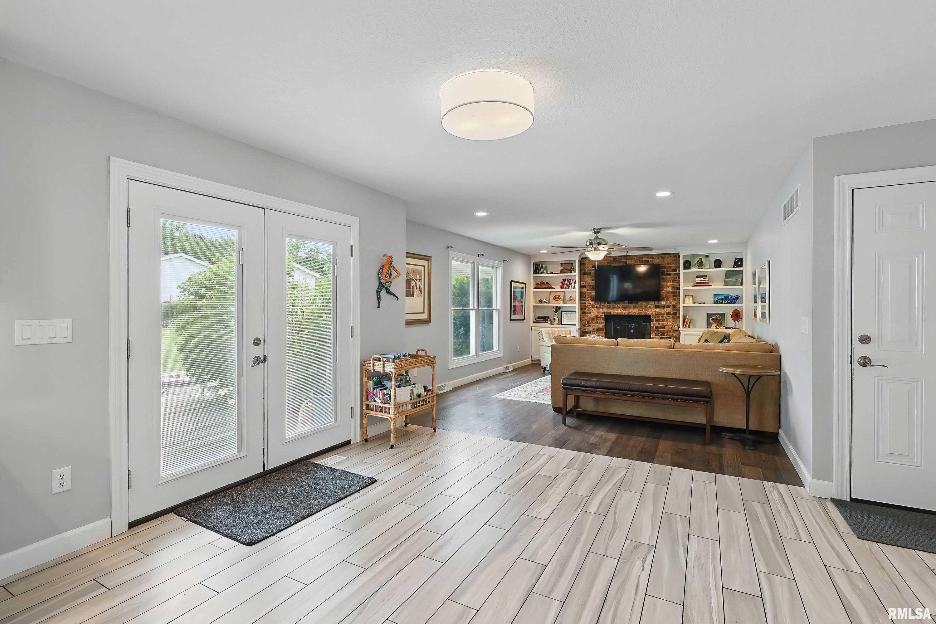 4821 Kynnelworth Drive, Bettendorf, Iowa image 14