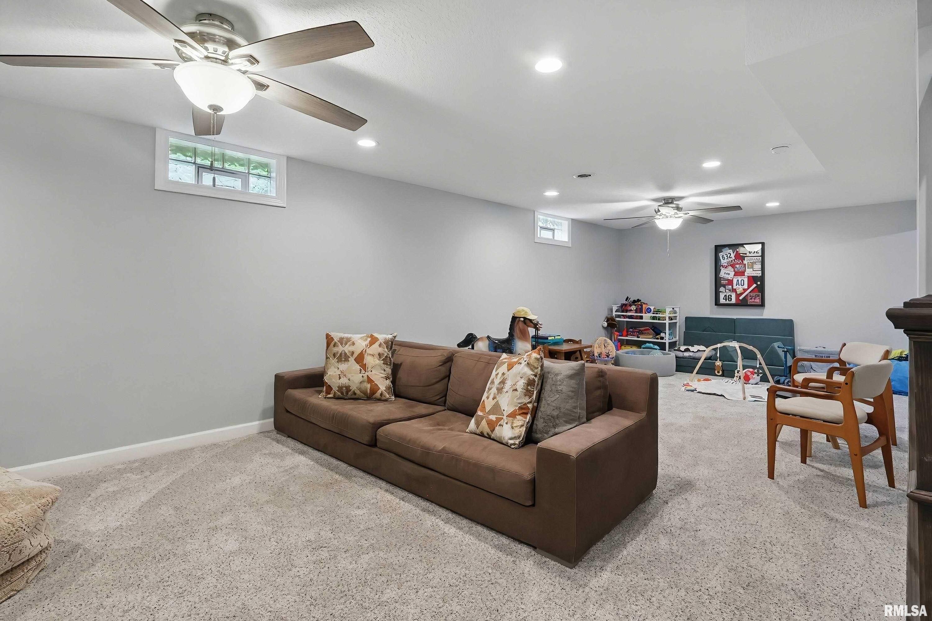 4821 Kynnelworth Drive, Bettendorf, Iowa image 31