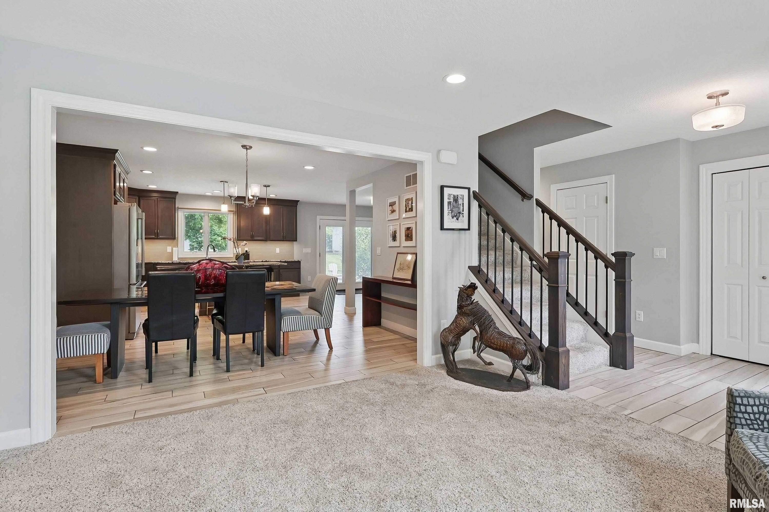 4821 Kynnelworth Drive, Bettendorf, Iowa image 8