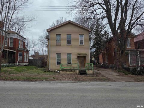 Homes For Sale - 622 Spring Street<br/> Adams County, Quincy, IL 62301