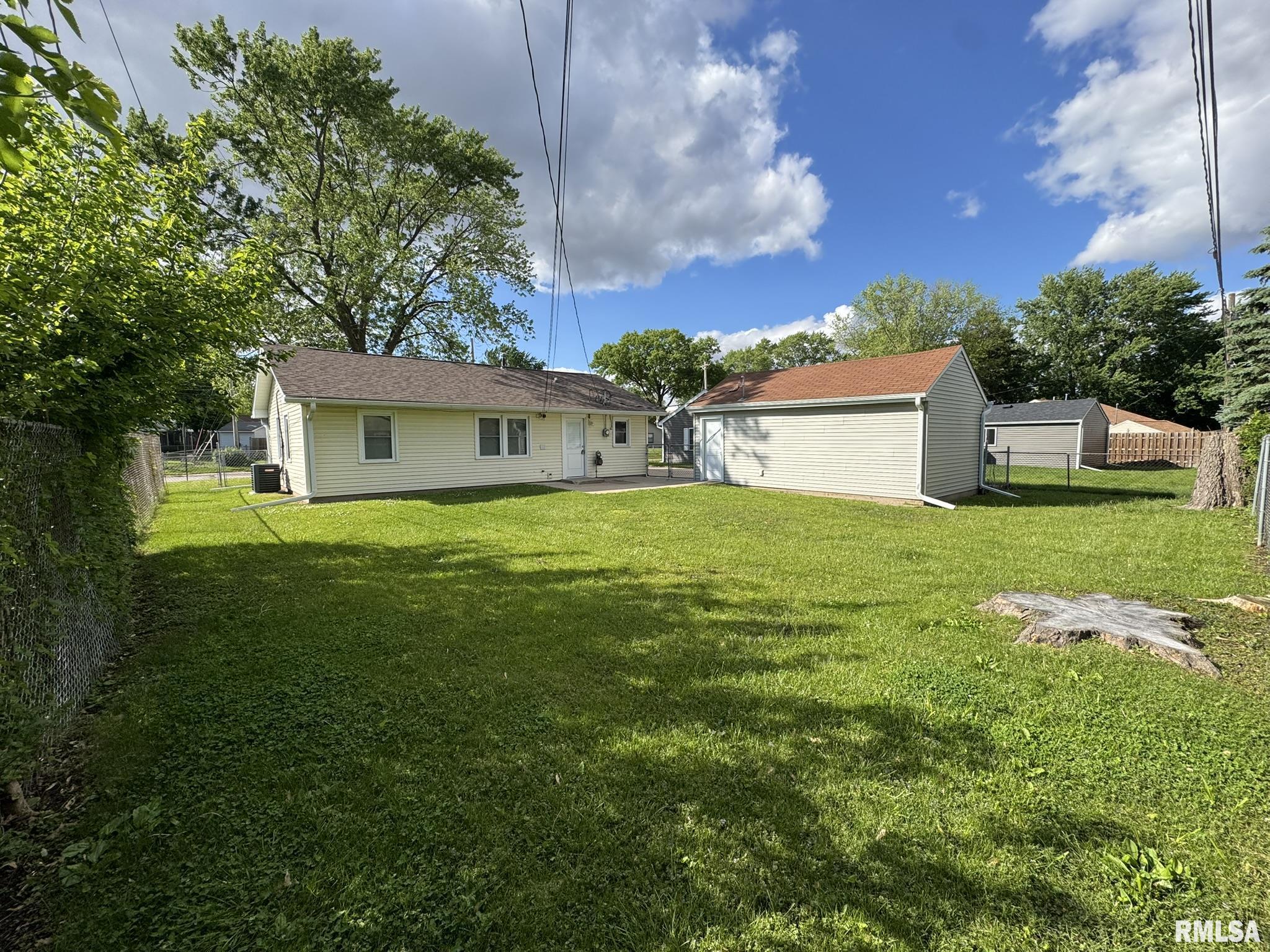 2015 Ridgeview Drive, Davenport, Iowa image 19