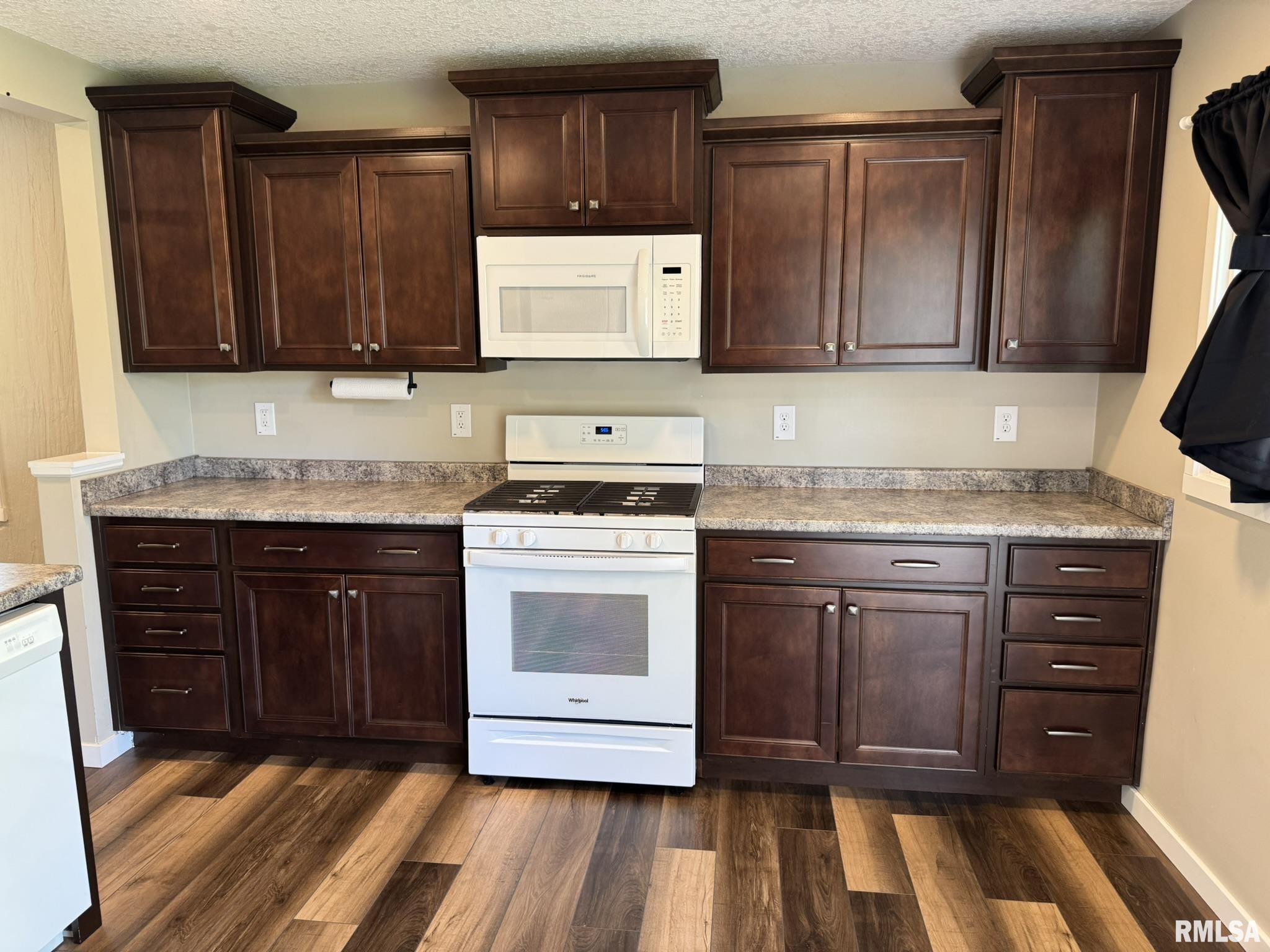 2015 Ridgeview Drive, Davenport, Iowa image 4