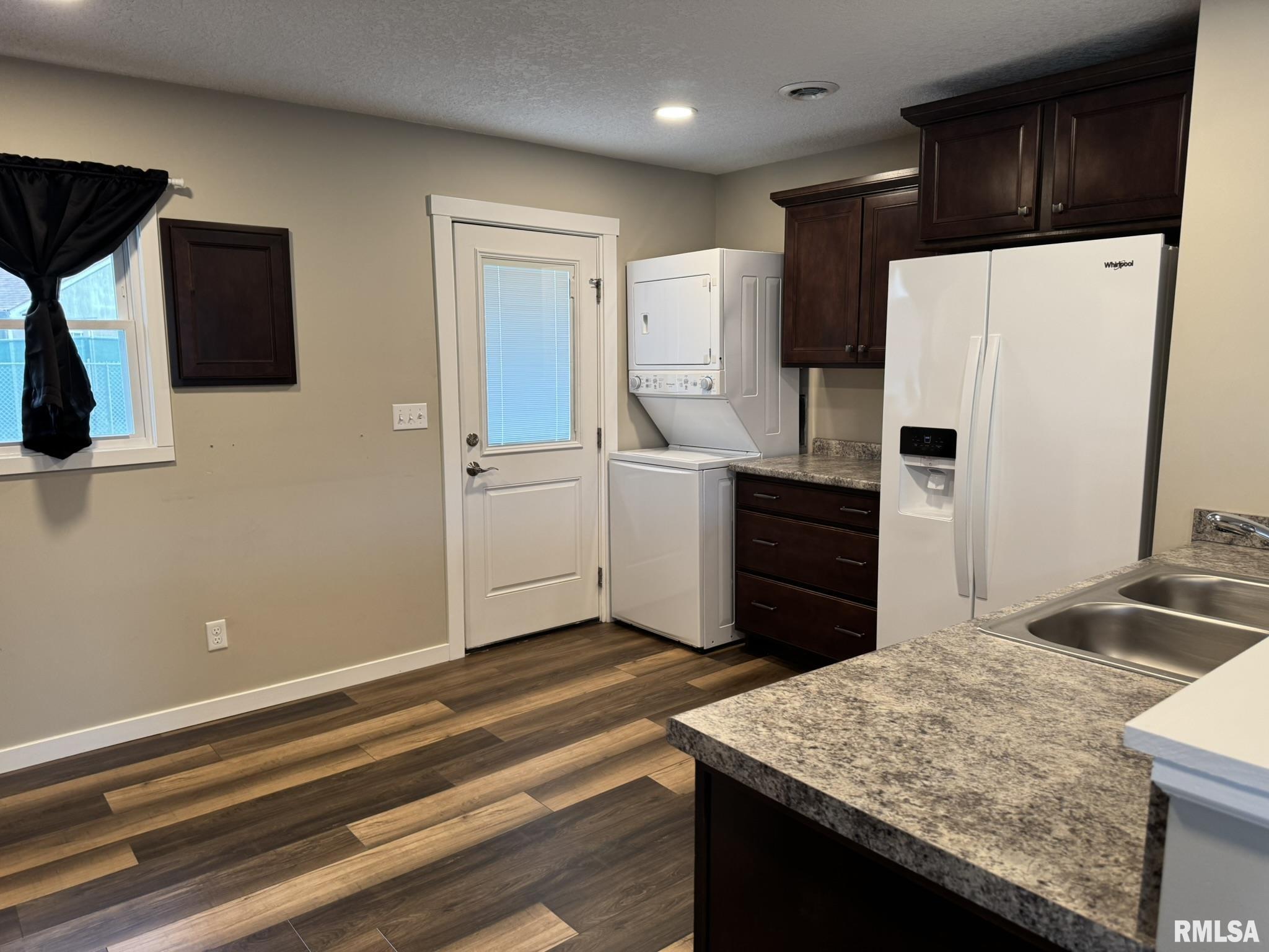2015 Ridgeview Drive, Davenport, Iowa image 6