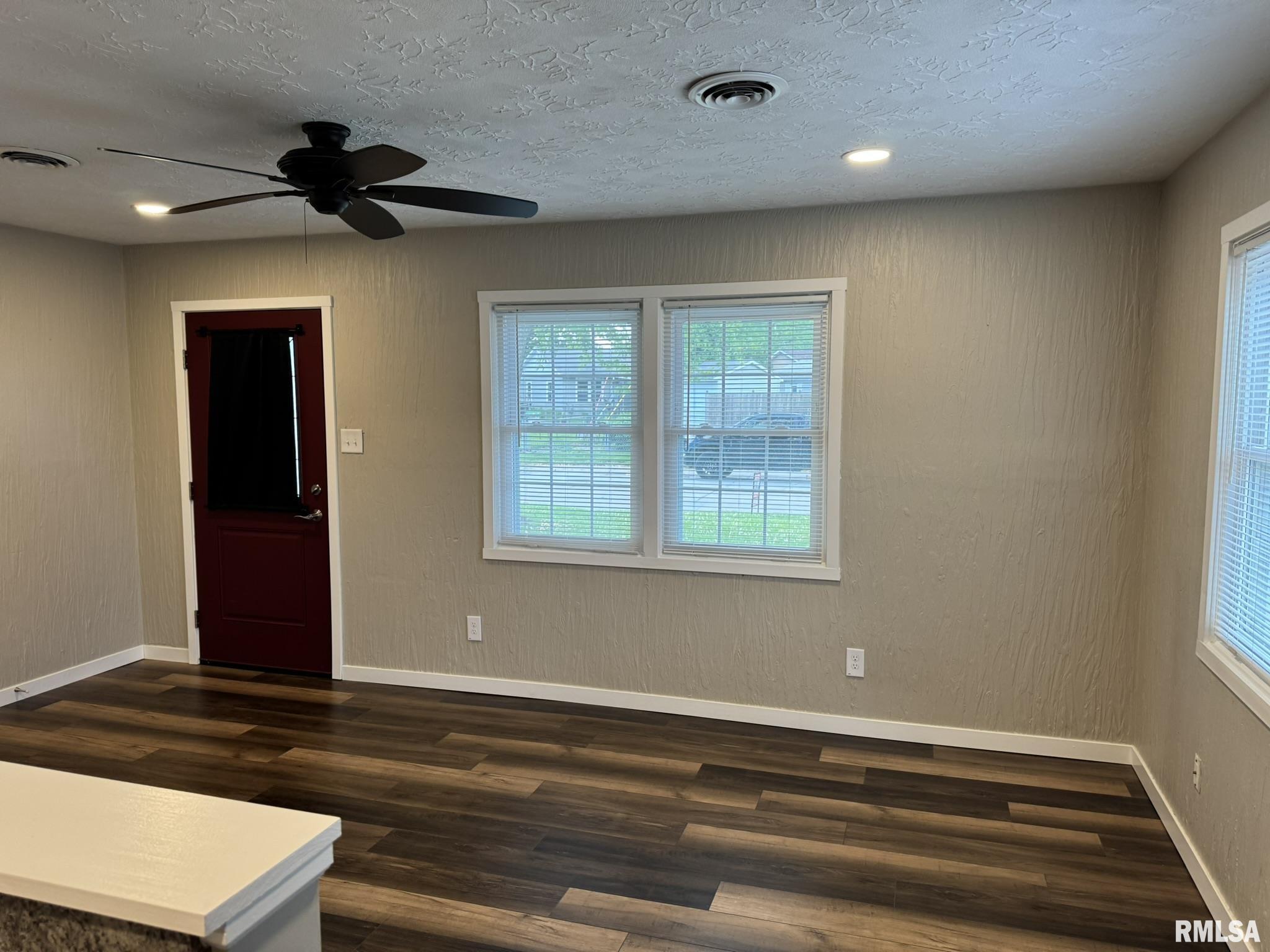 2015 Ridgeview Drive, Davenport, Iowa image 7